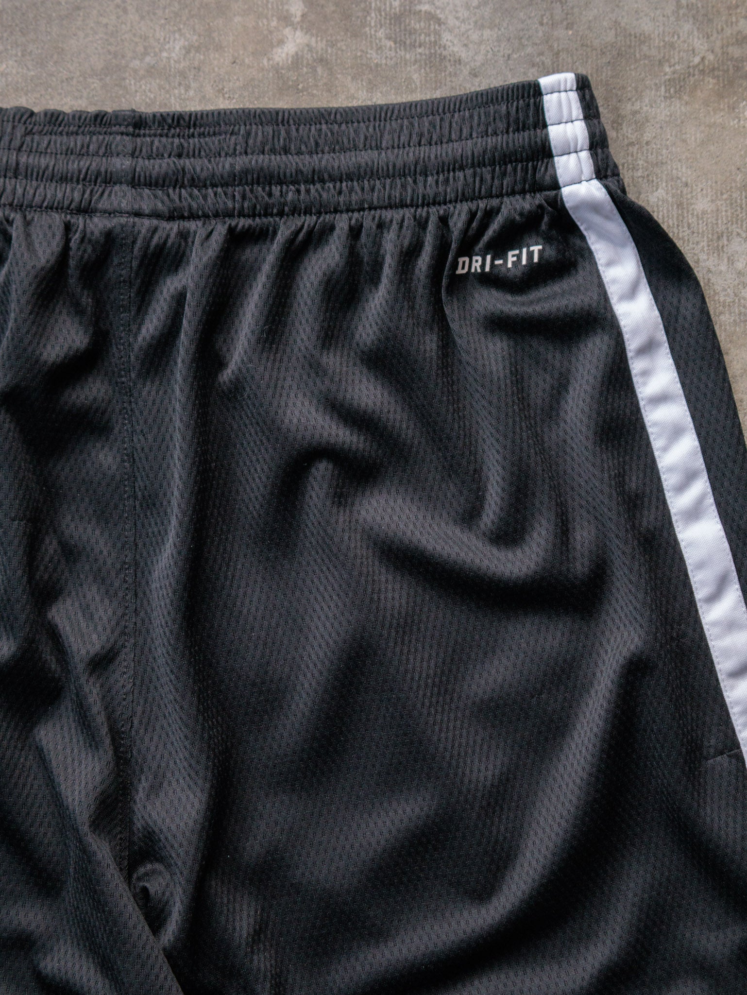 Vintage Black Nike Basketball Shorts (L)