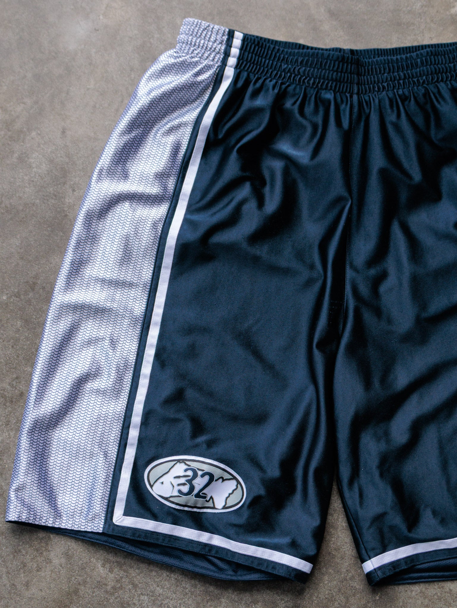 Vintage 00s Navy Adidas Shorts (XL)