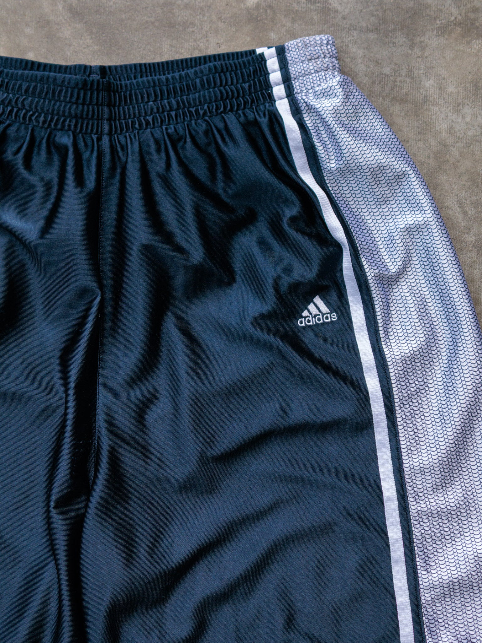 Vintage 00s Navy Adidas Shorts (XL)