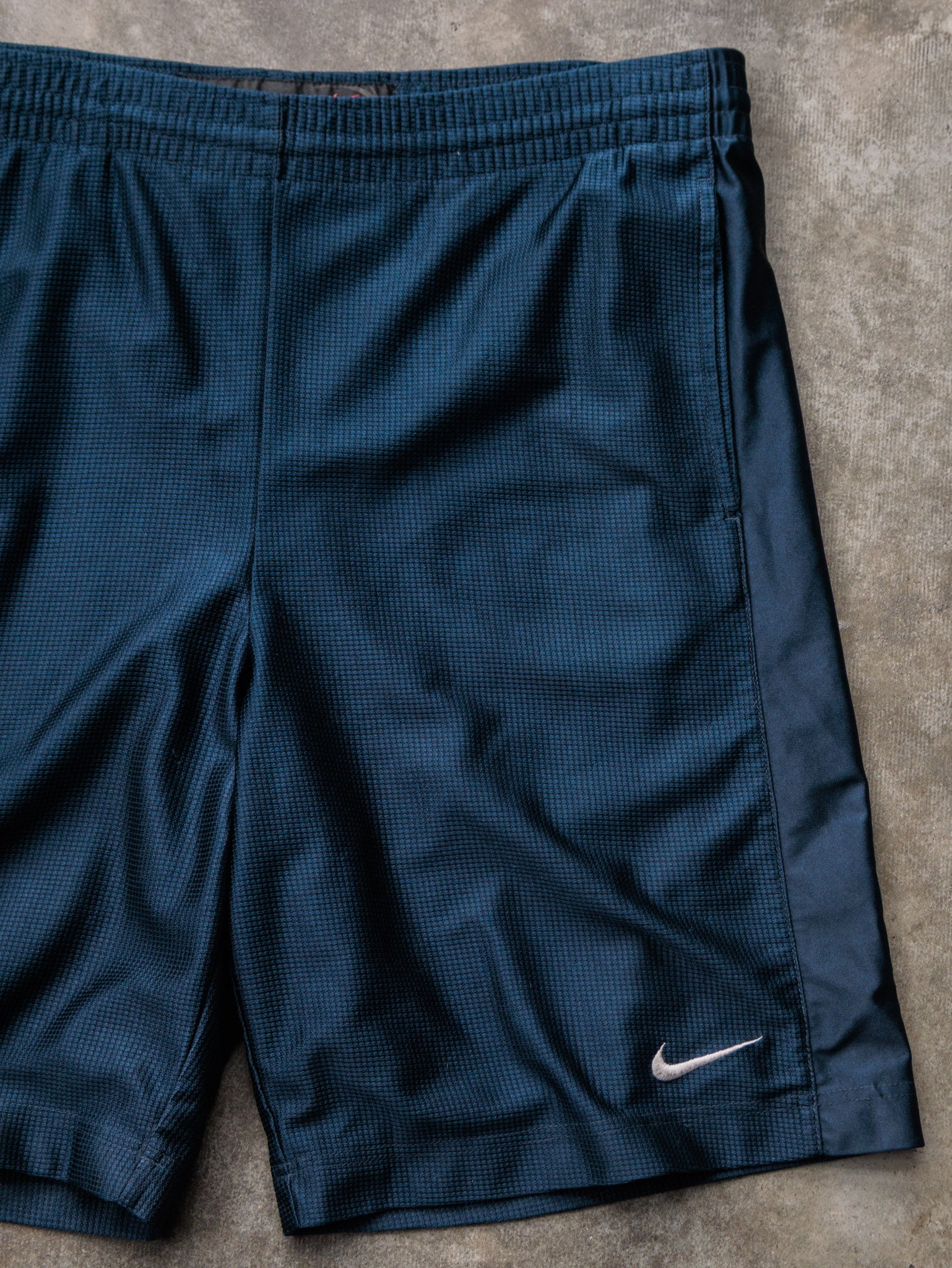 Vintage 00s Navy Nike Basketball Shorts (M)