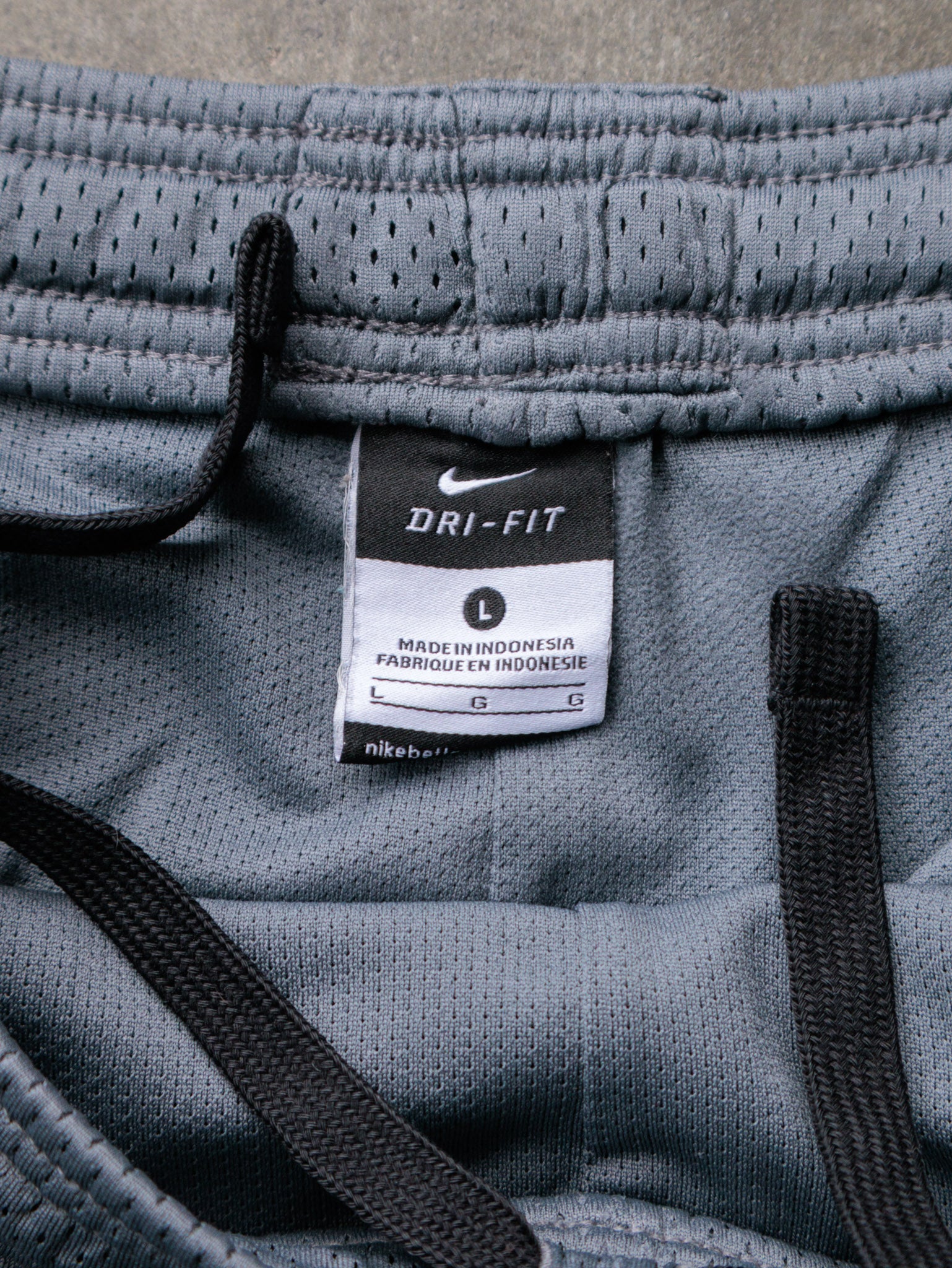 Vintage Grey Nike Mesh Shorts (L)