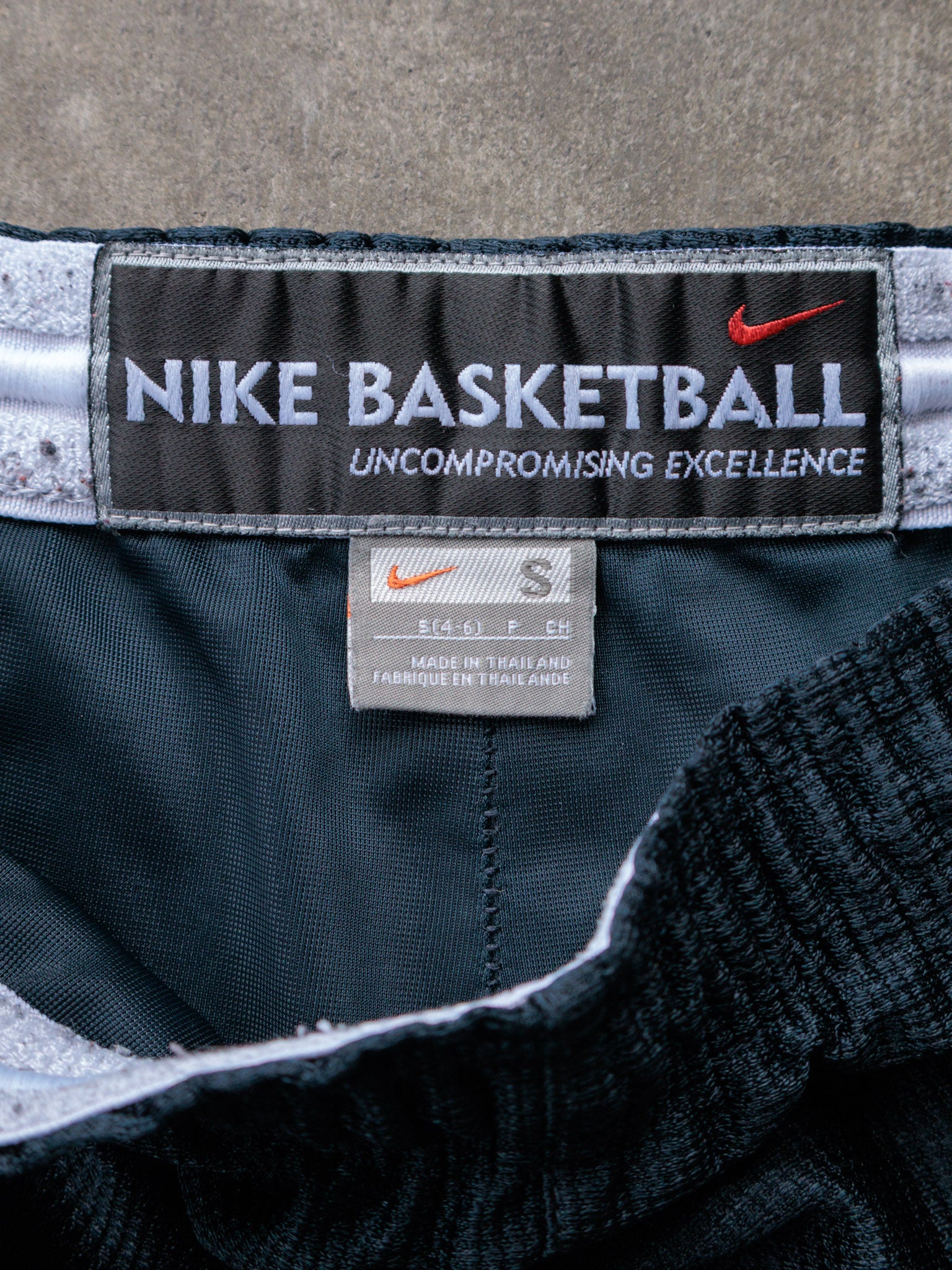 Vintage 00s Black Nike Basketball Shorts (S)