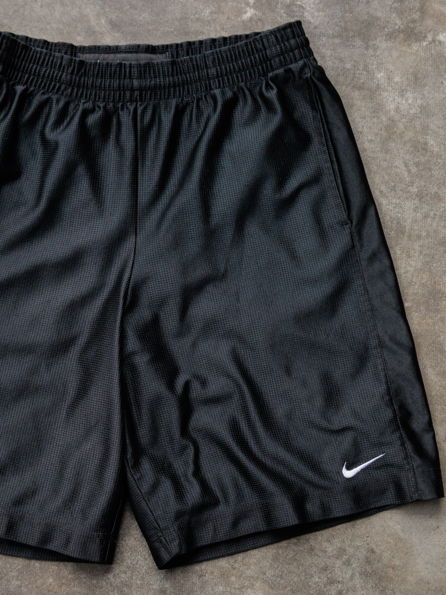 Vintage 00s Black Nike Basketball Shorts (L)