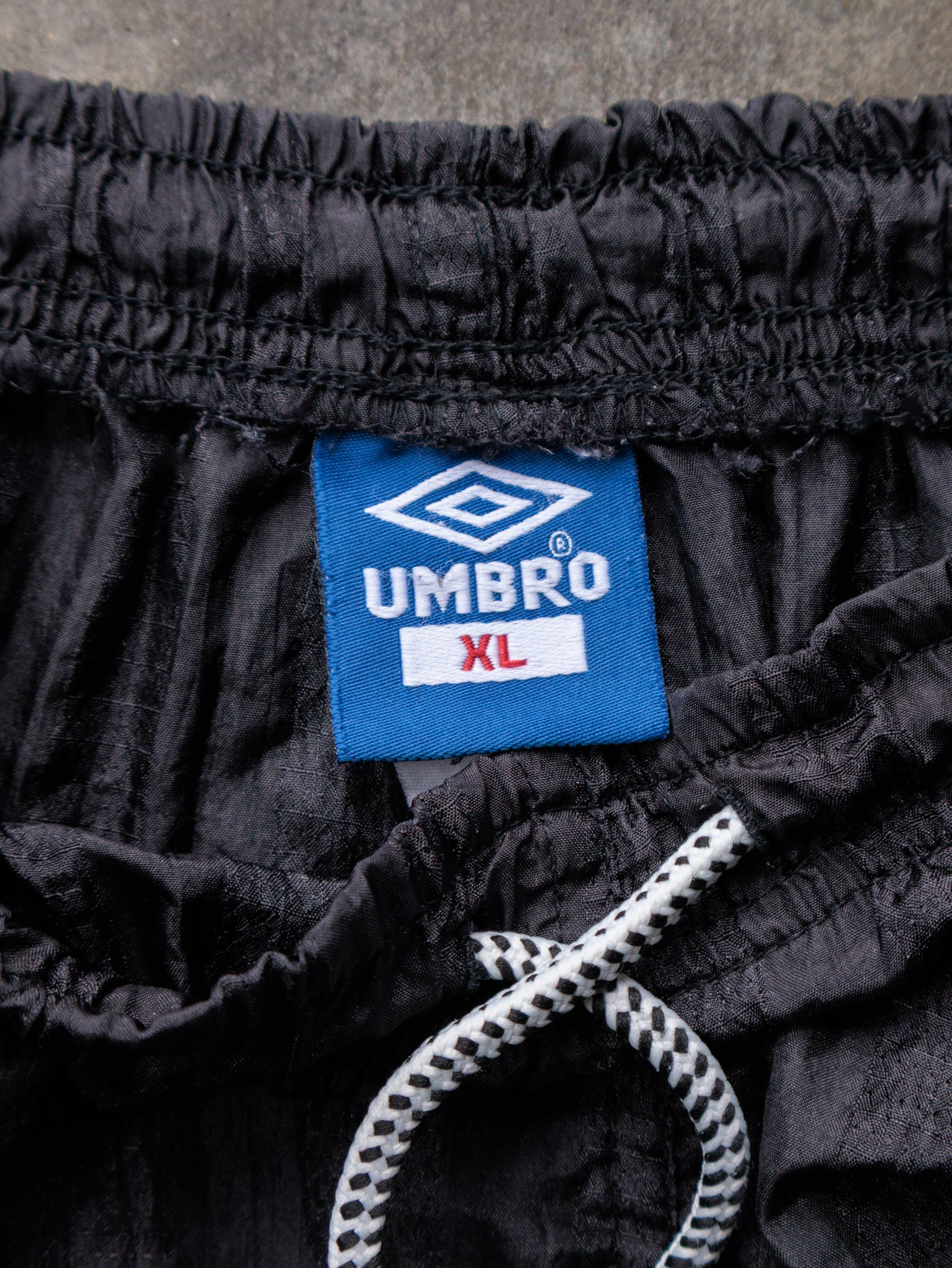 Vintage 90s Black Umbro Shorts (XL)