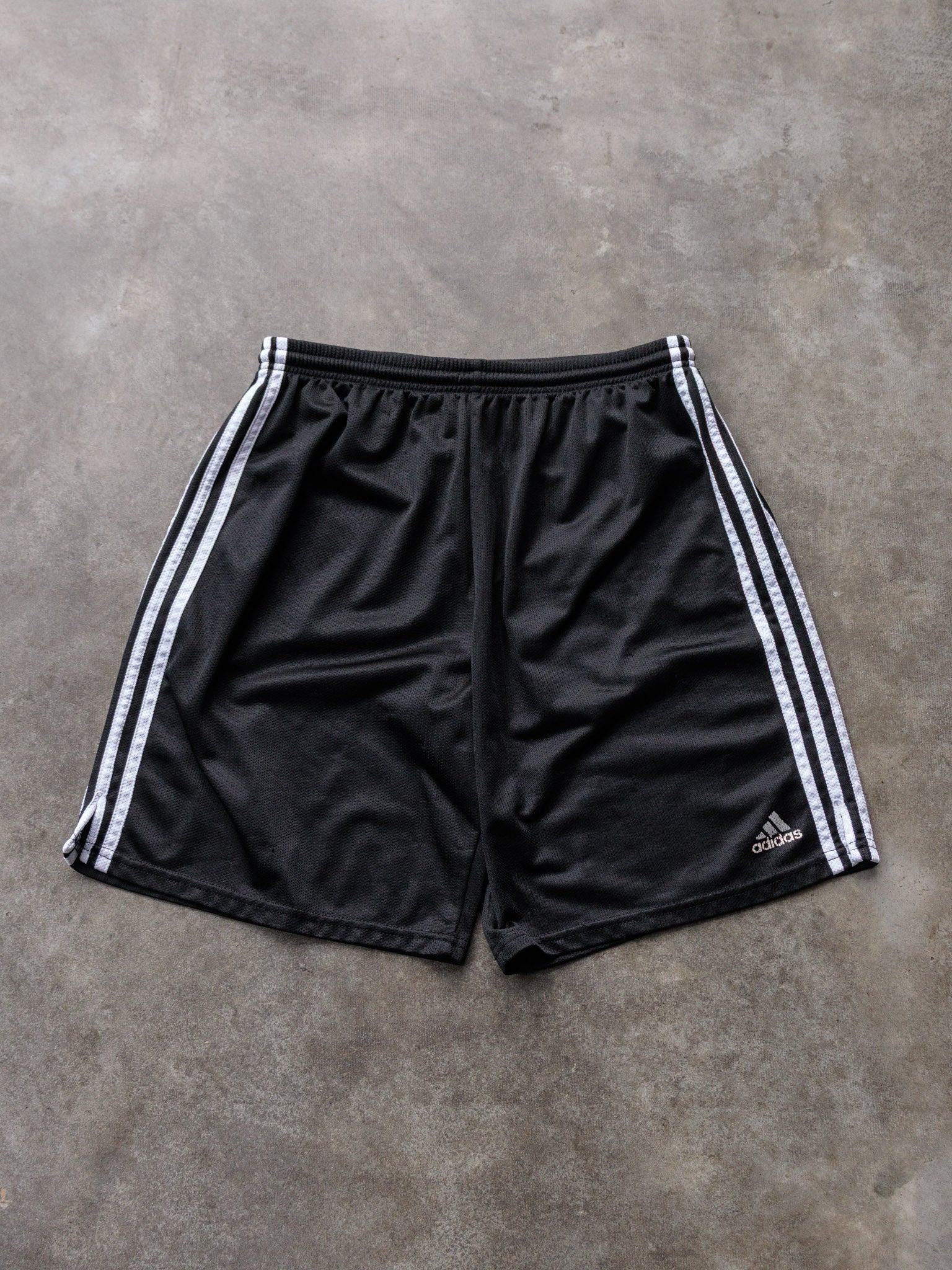 Vintage 00s Black Adidas Mesh Shorts (L)