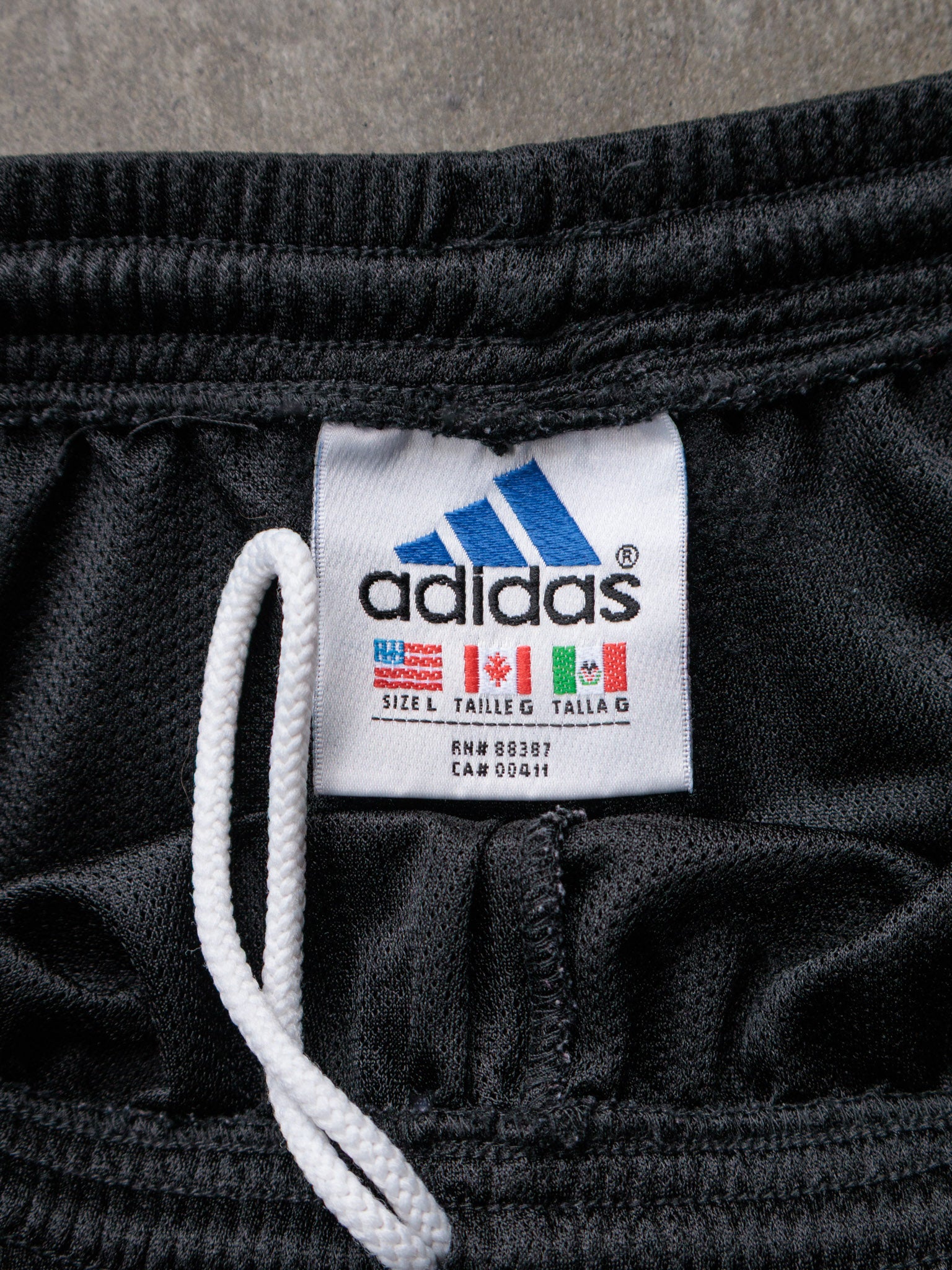 Vintage 00s Black Adidas Mesh Shorts (L)