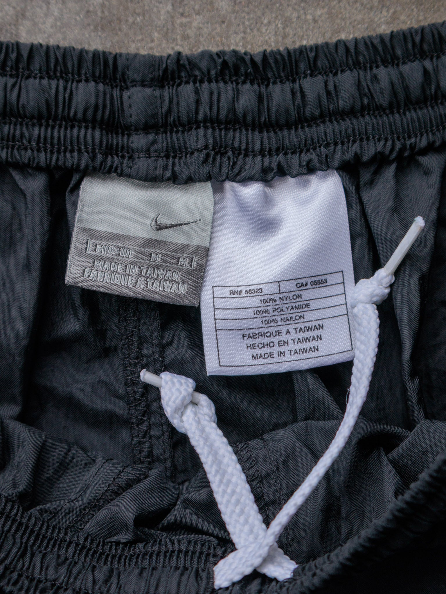 Vintage 90s Black Nike Shorts (M)