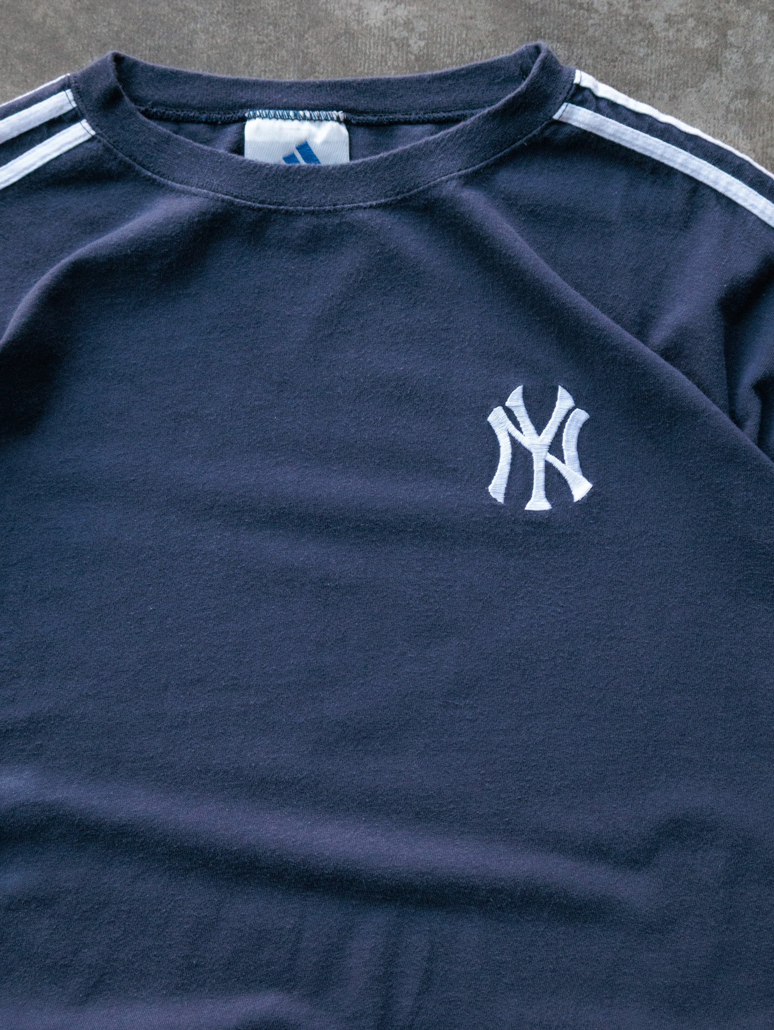 Vintage 00s Navy New York Yankees Tee (XL)