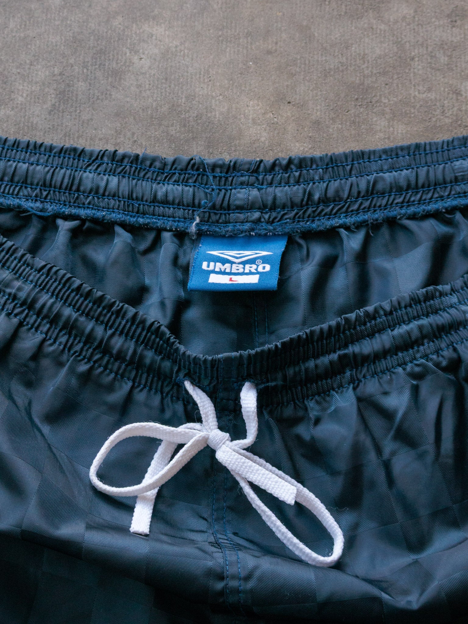 Vintage 90s Navy Checkered Umbro Shorts (L)