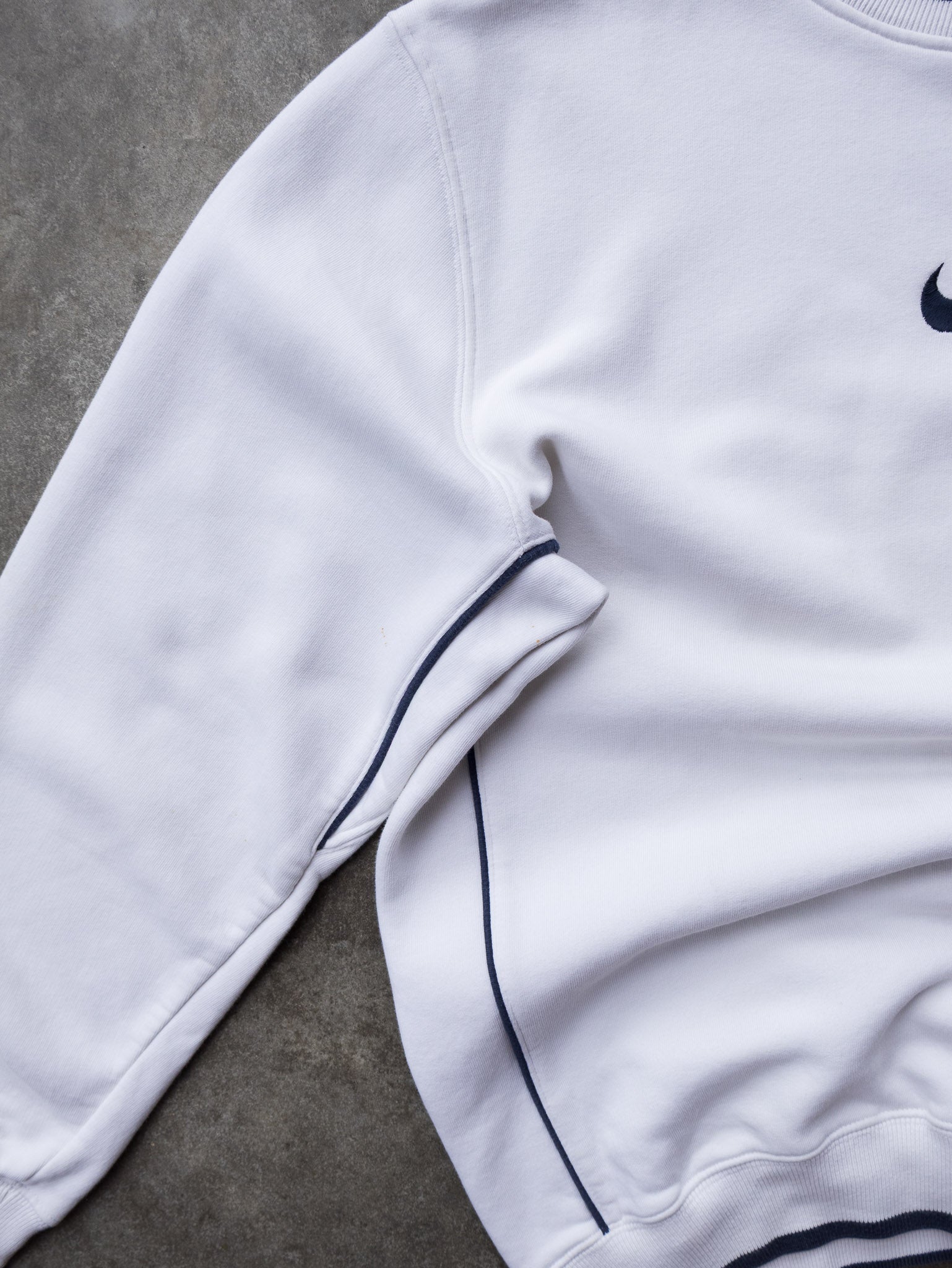 Vintage 00s White Nike Center Swoosh Sweatshirt (M)
