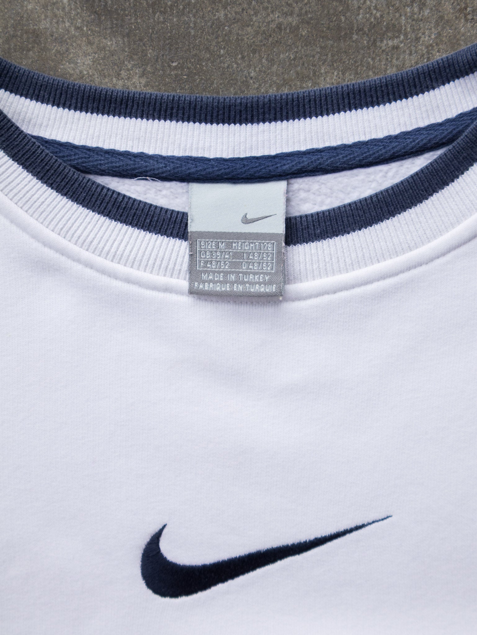 Vintage 00s White Nike Center Swoosh Sweatshirt (M)