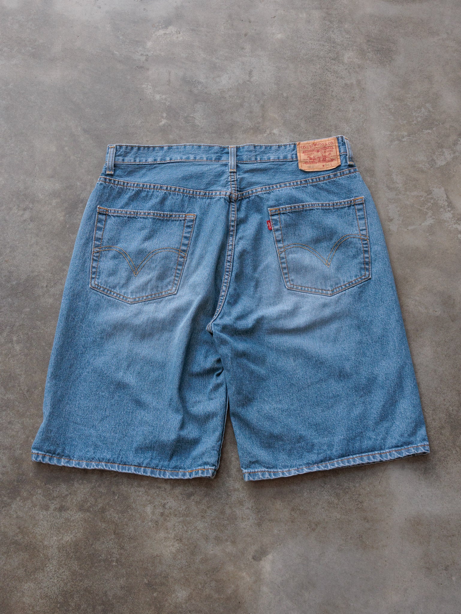 Vintage Blue Levi's 569 Denim Shorts (W36)