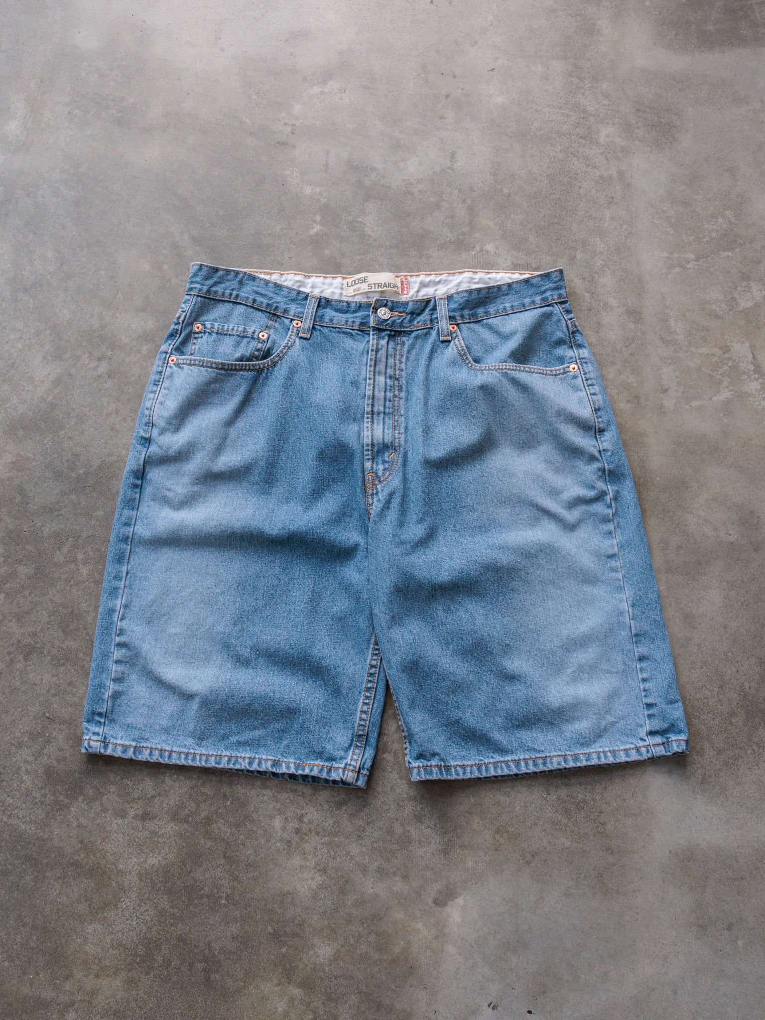 Vintage Blue Levi's 569 Denim Shorts (W36)