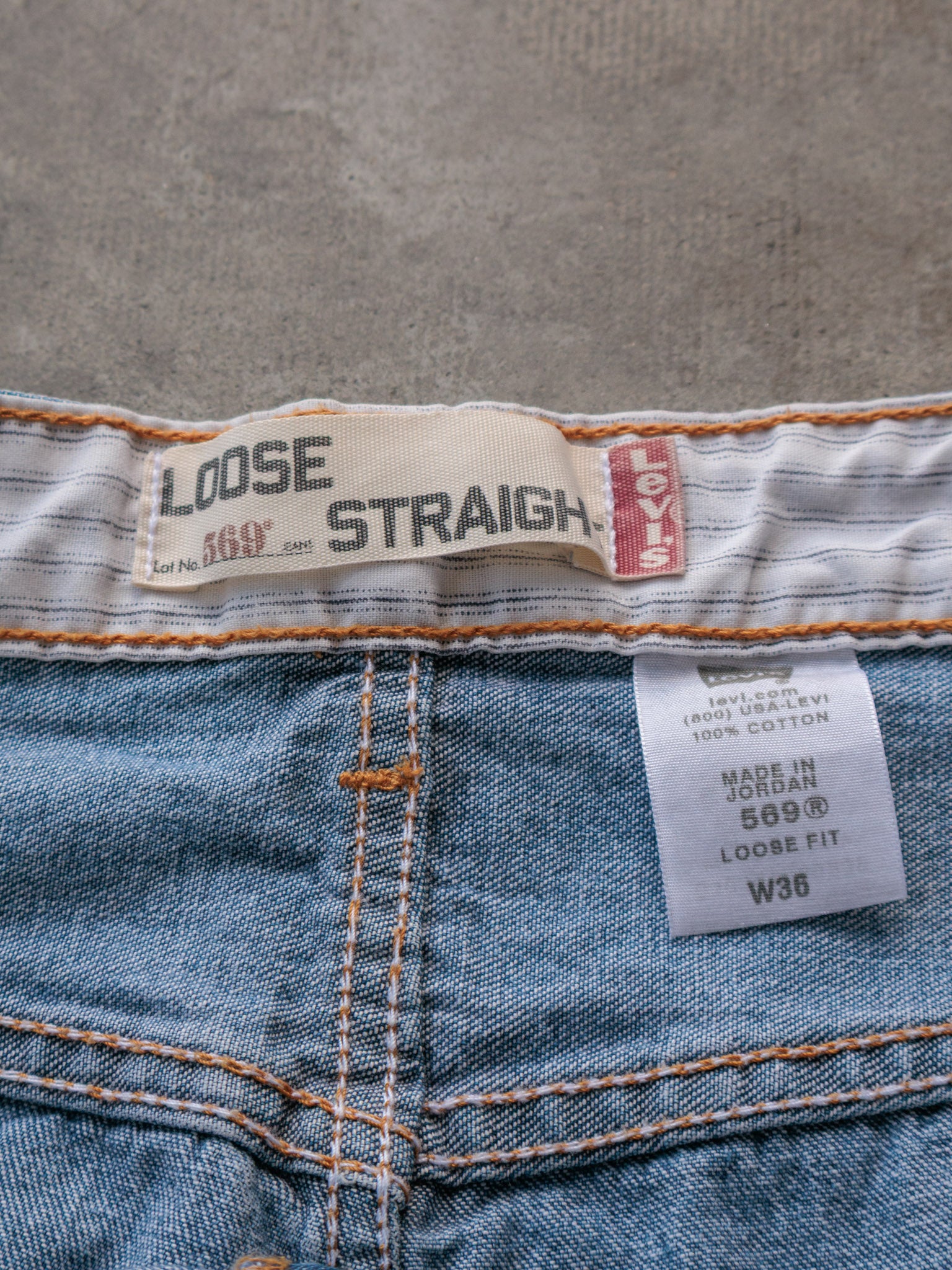 Vintage Blue Levi's 569 Denim Shorts (W36)