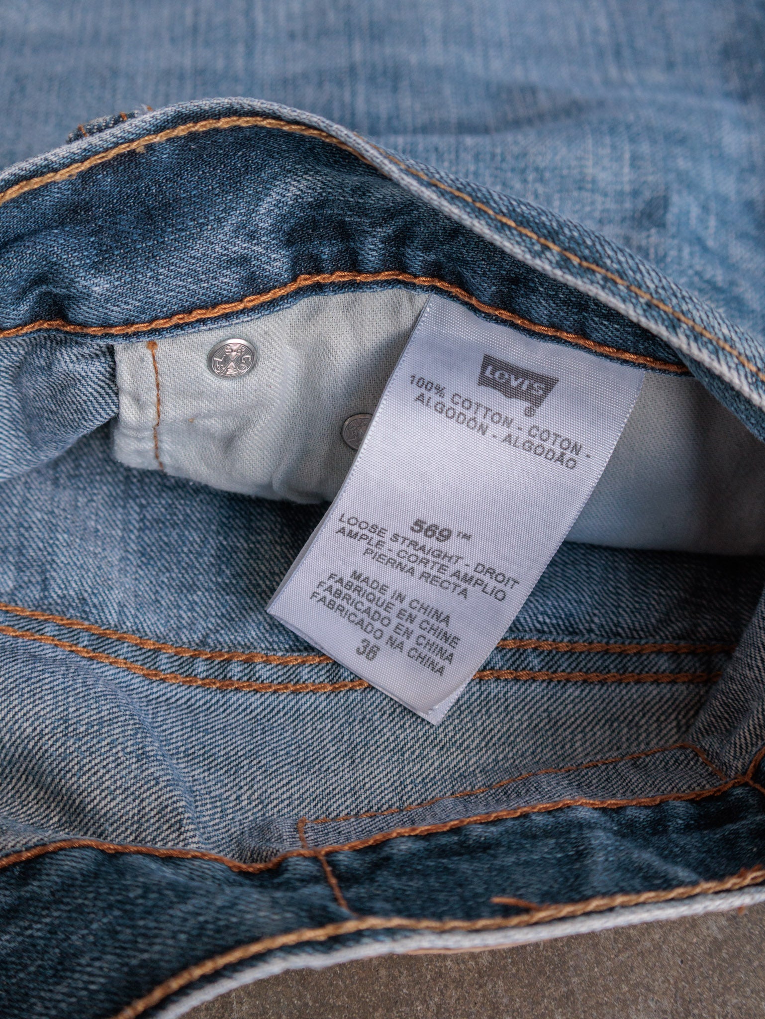 Vintage 00s Blue Levi's 569 Denim Shorts (W36)