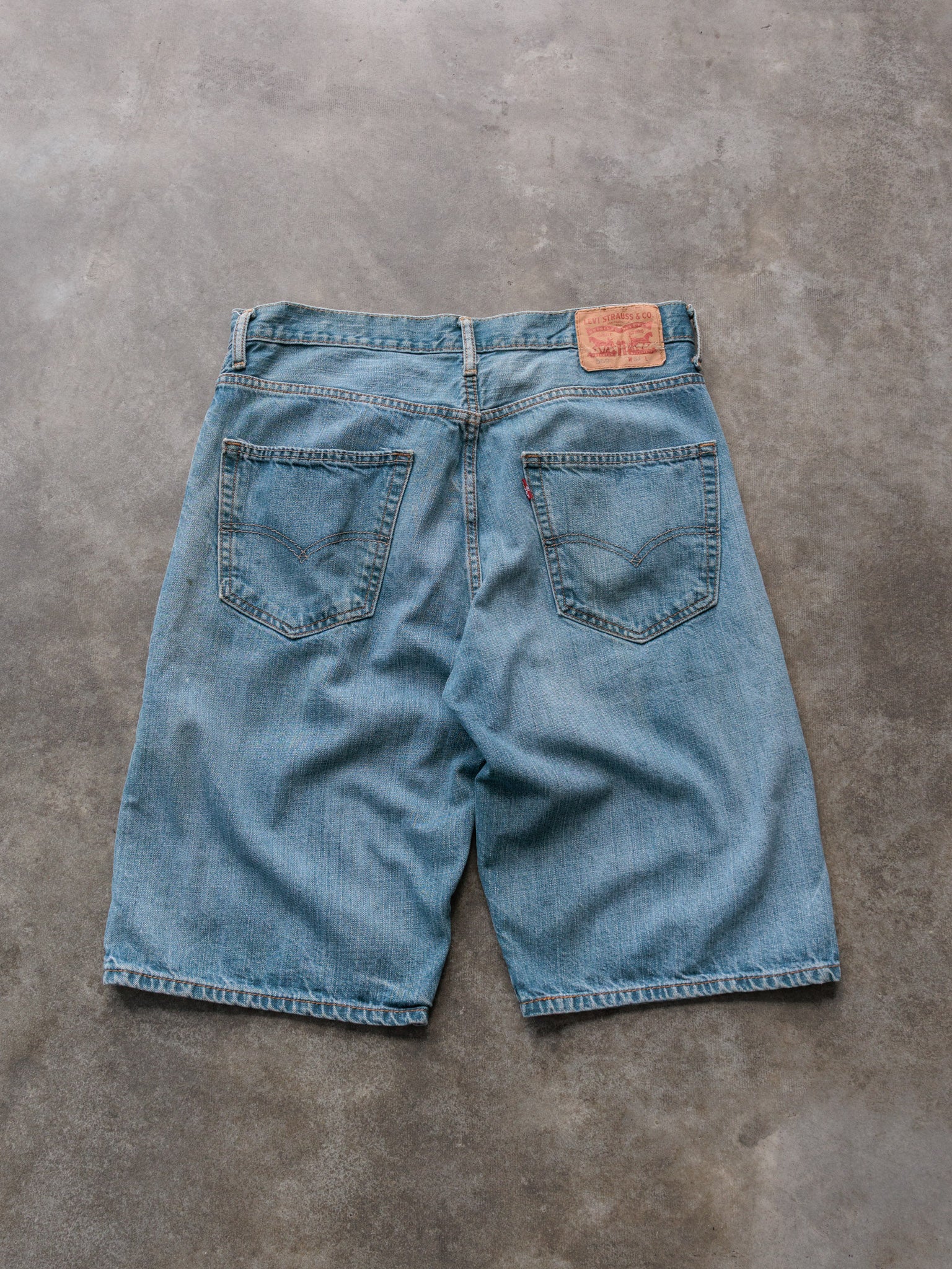 Vintage Blue Levi's 569 Denim Shorts (W34)