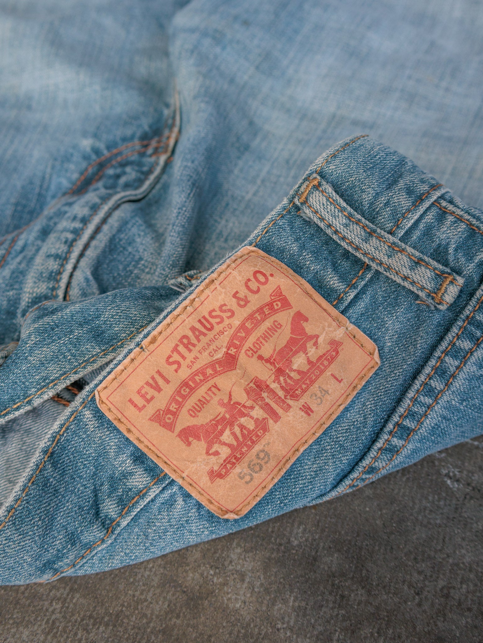 Vintage Blue Levi's 569 Denim Shorts (W34)