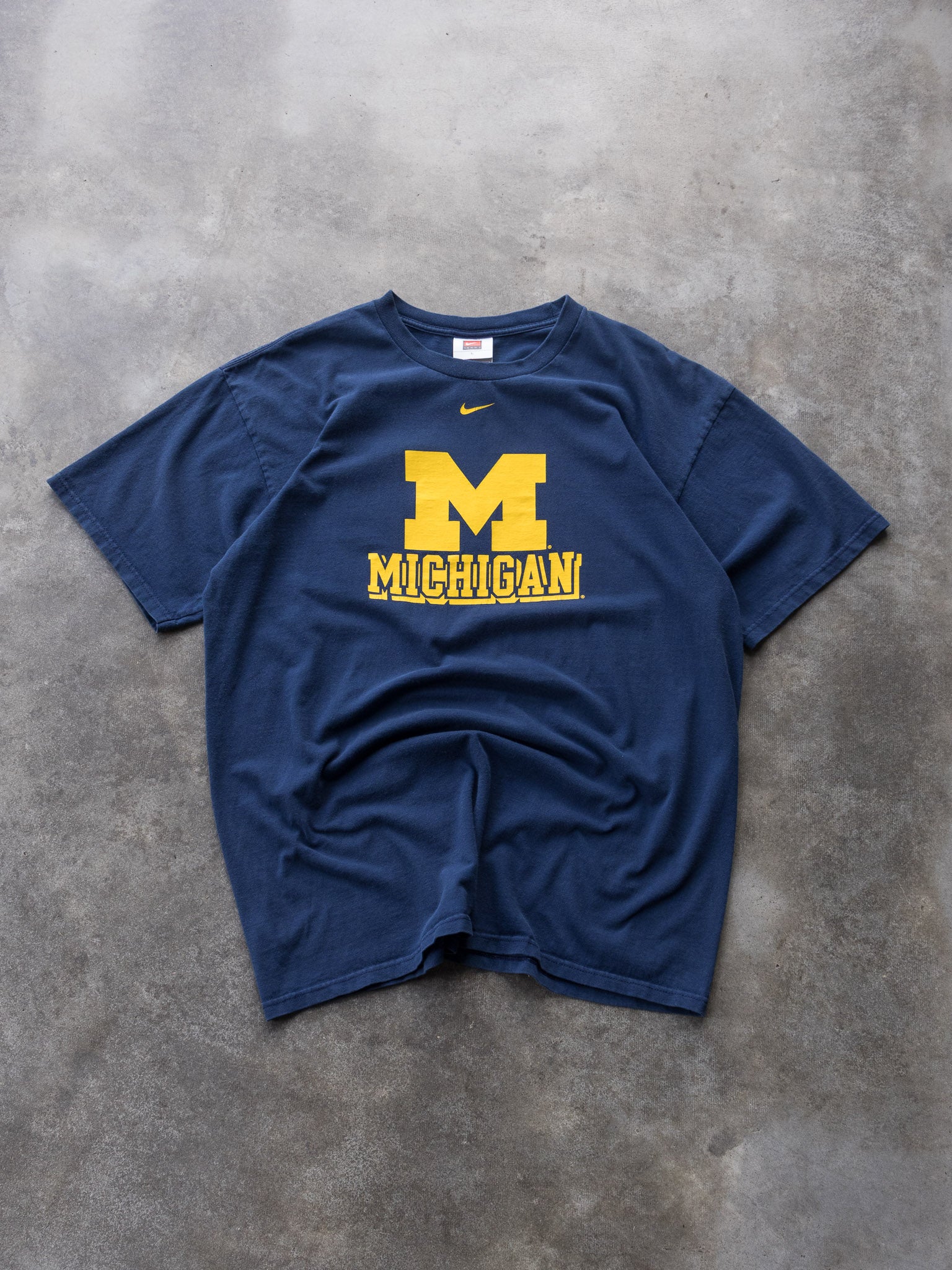 Vintage 00s Navy Nike Michigan Tee (L)