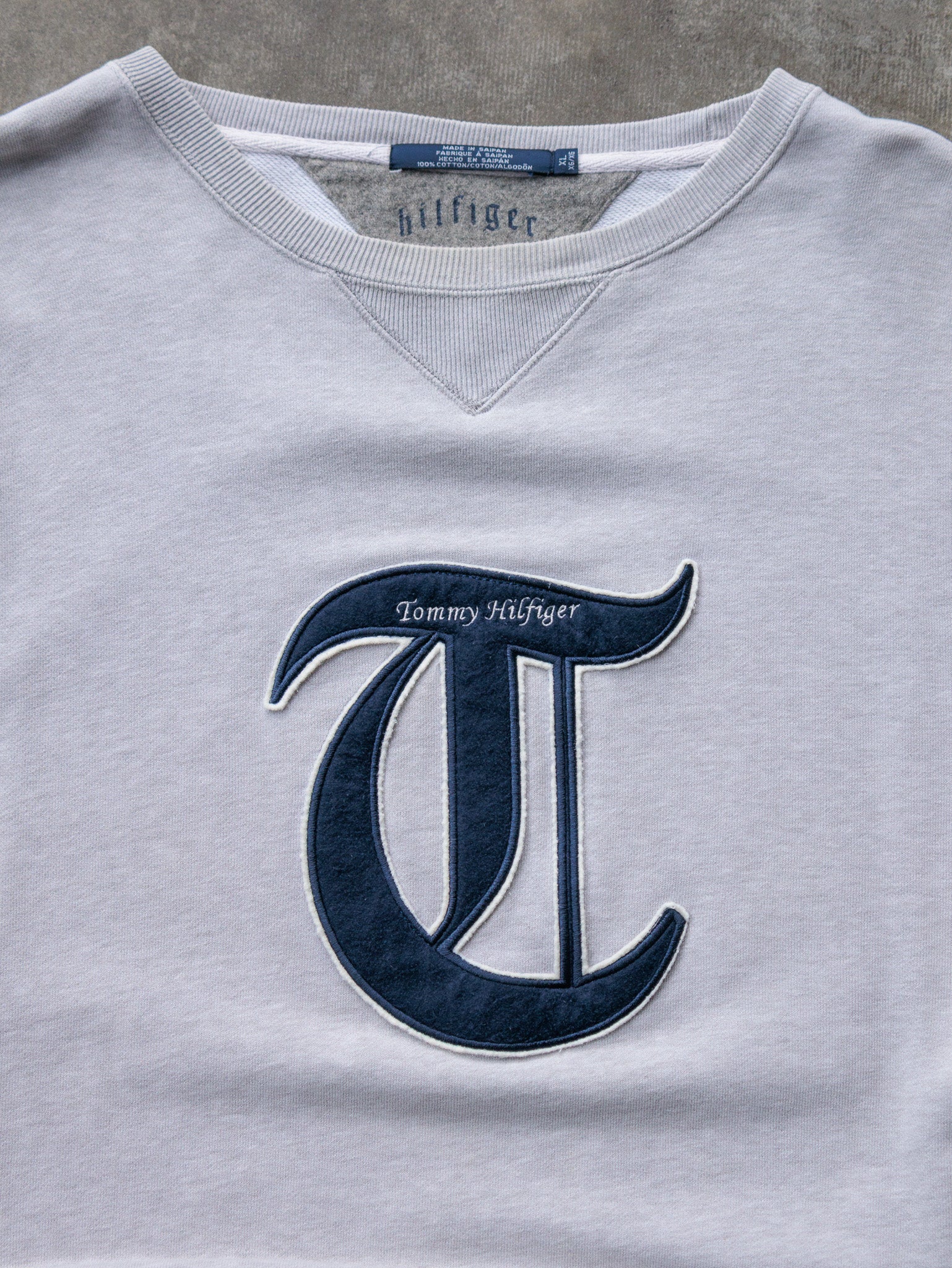 Vintage 00s Grey Tommy Hilfiger Sweatshirt (XL)