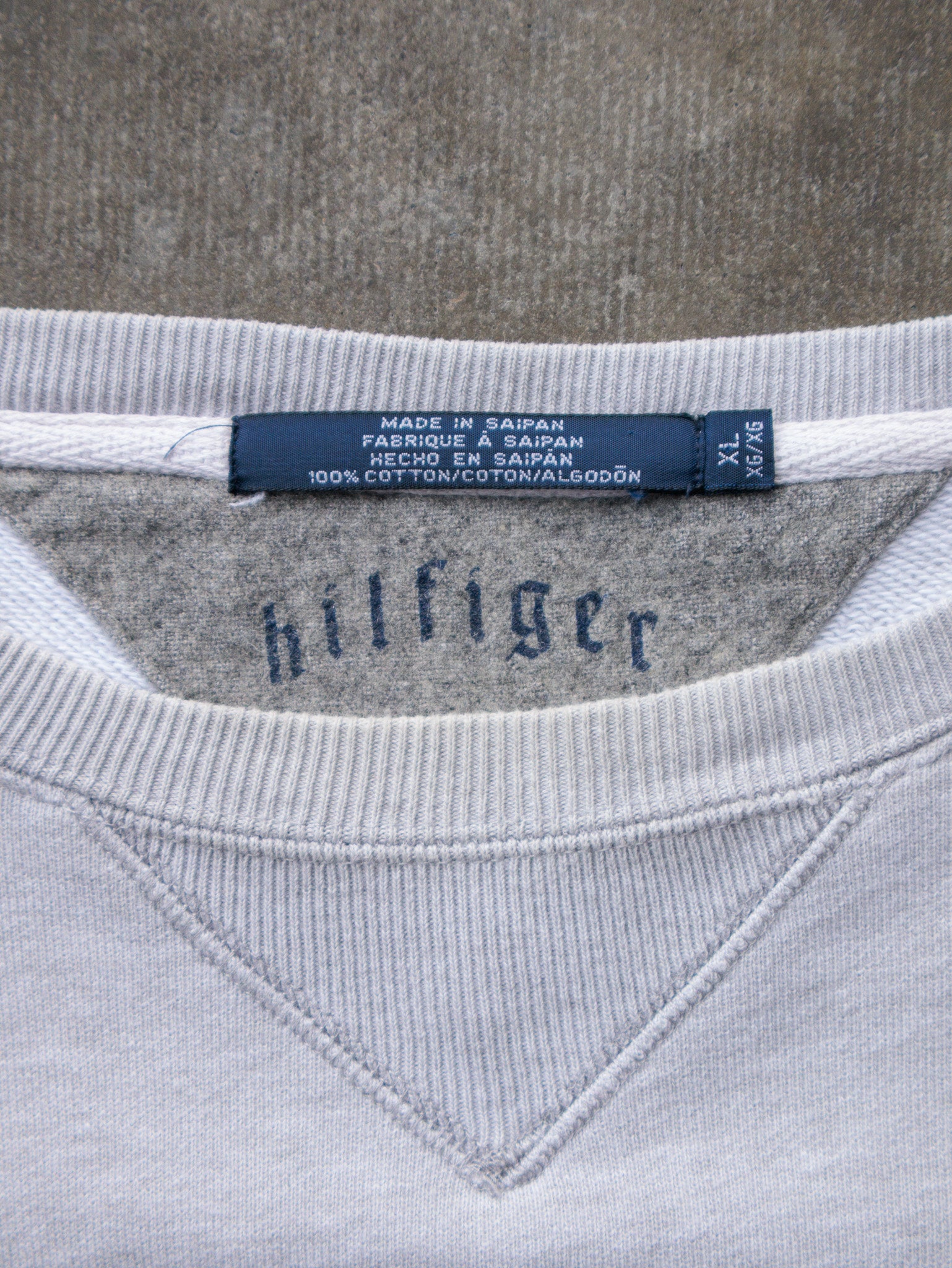 Vintage 00s Grey Tommy Hilfiger Sweatshirt (XL)