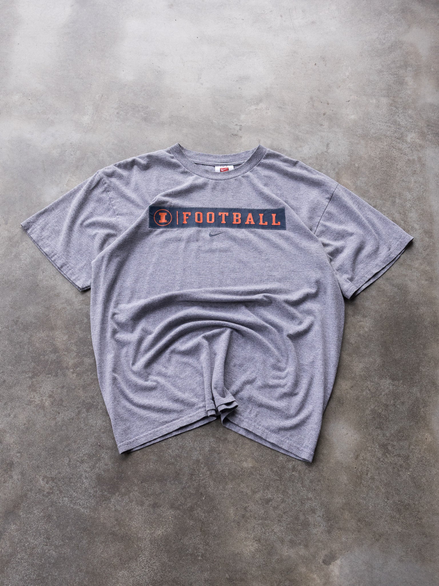 Vintage 00s Nike Illinois Football Tee (L)