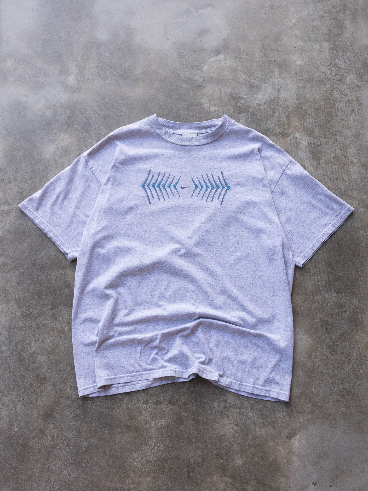 Vintage 00s Grey Nike Graphic Tee (XL)