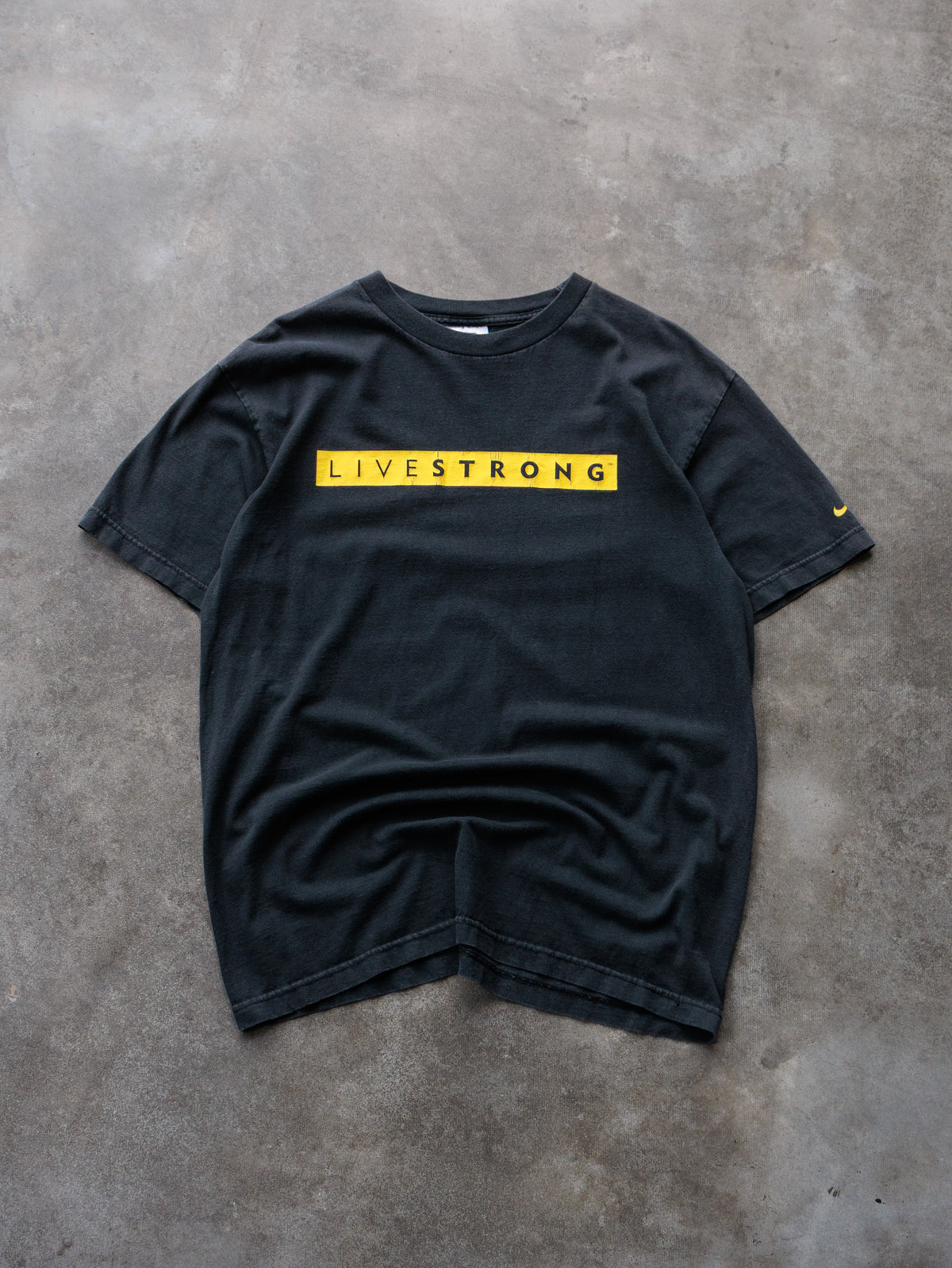 Vintage 00s Black Nike LIVESTRONG Tee (L)