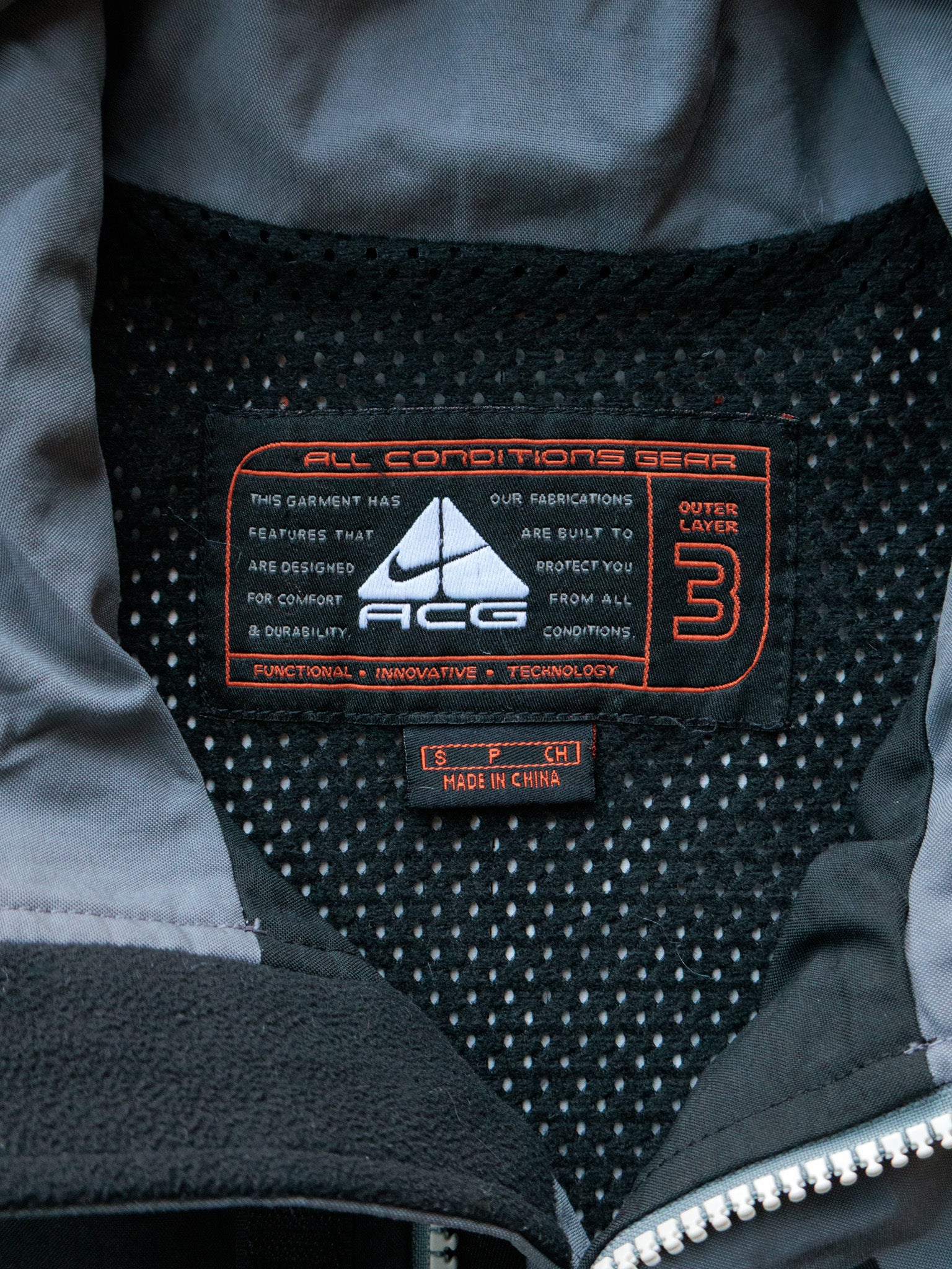Vintage Black & Beige Nike ACG Jacket (S)