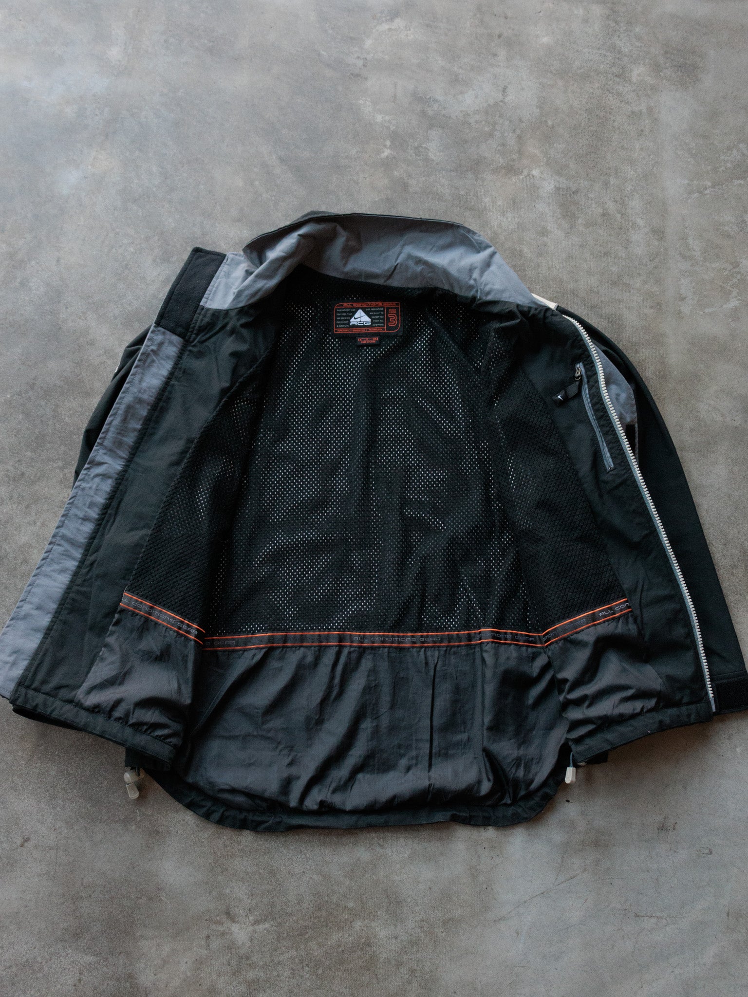 Vintage Black & Beige Nike ACG Jacket (S)