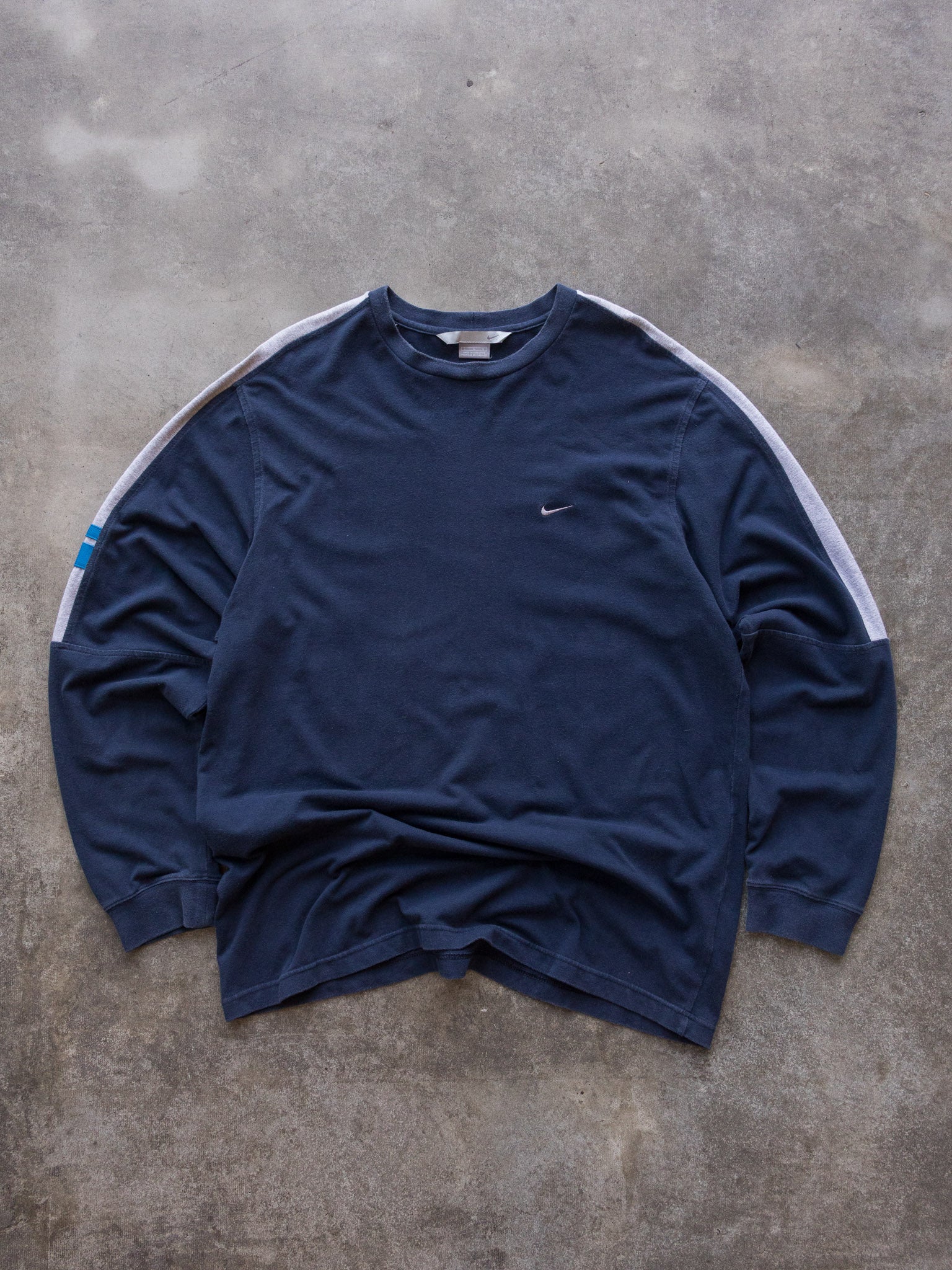Vintage 00s Navy Nike Long Sleeve (L)
