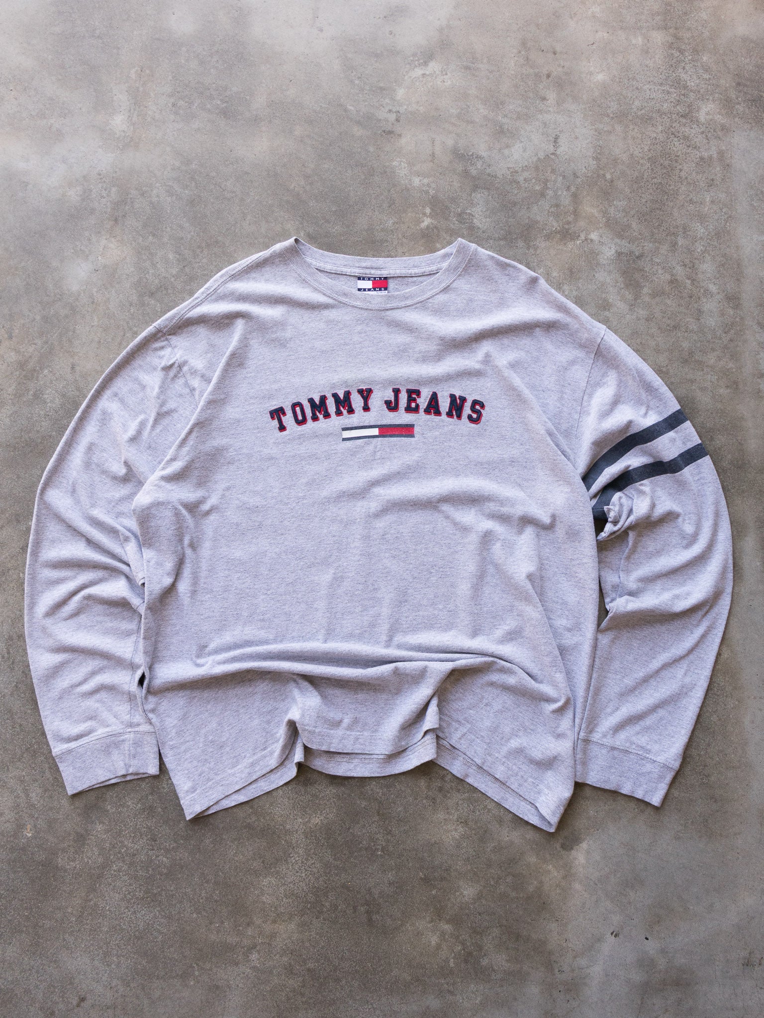 Vintage 90s Tommy Hilfiger Long Sleeve (XL)