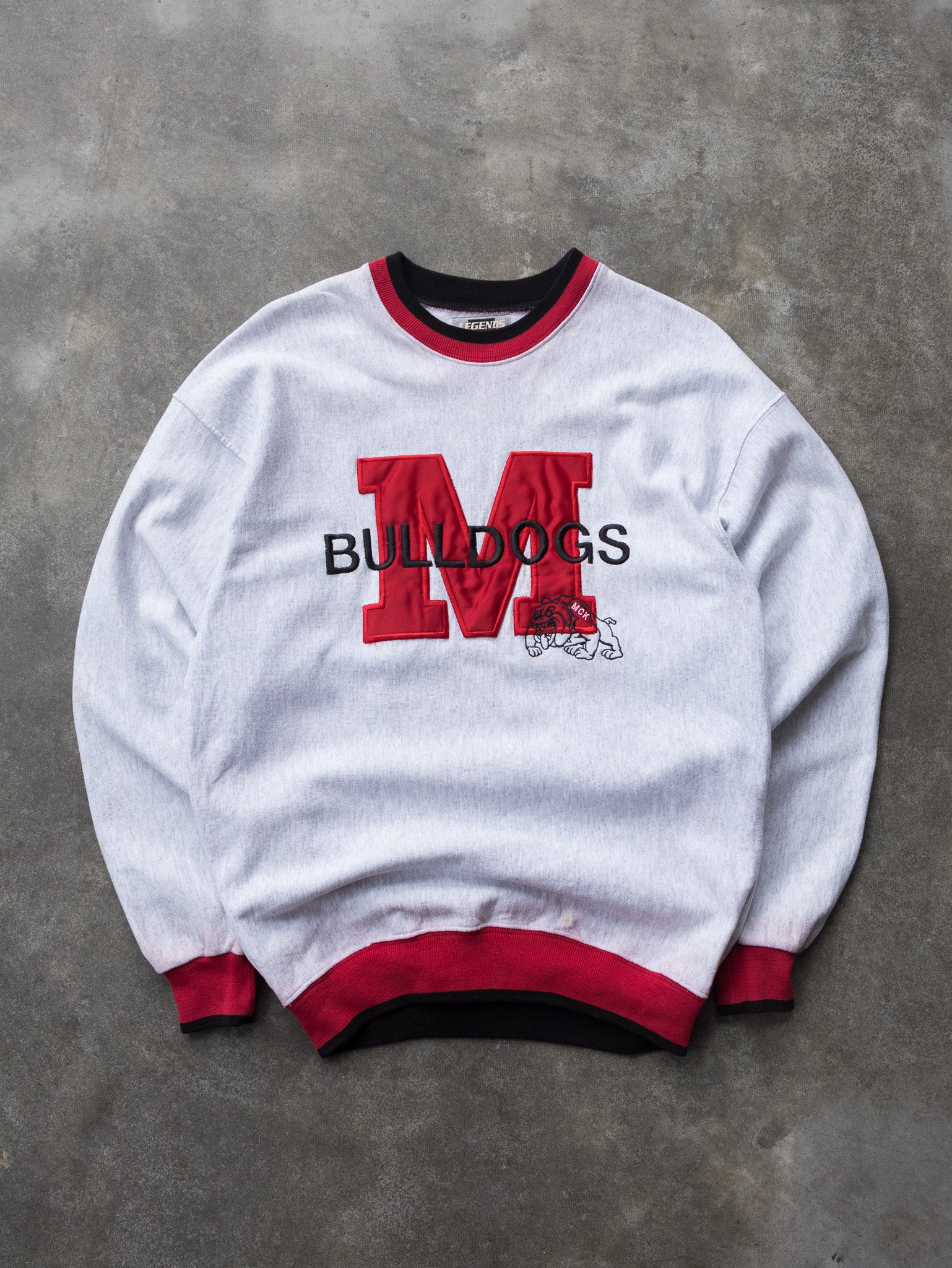 Vintage '90s Grey Bulldogs Embroidered Sweatshirt (M)