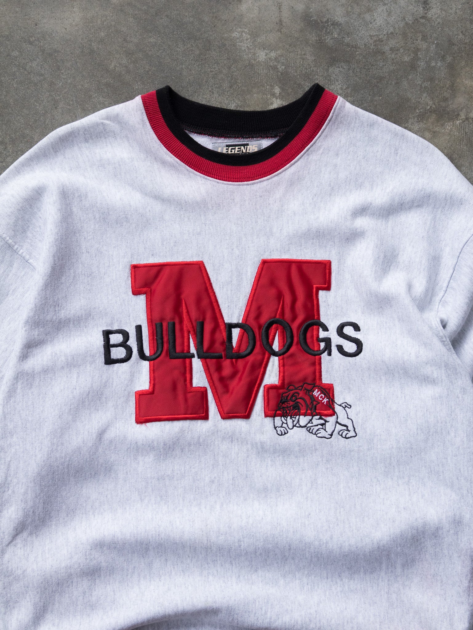 Vintage '90s Grey Bulldogs Embroidered Sweatshirt (M)
