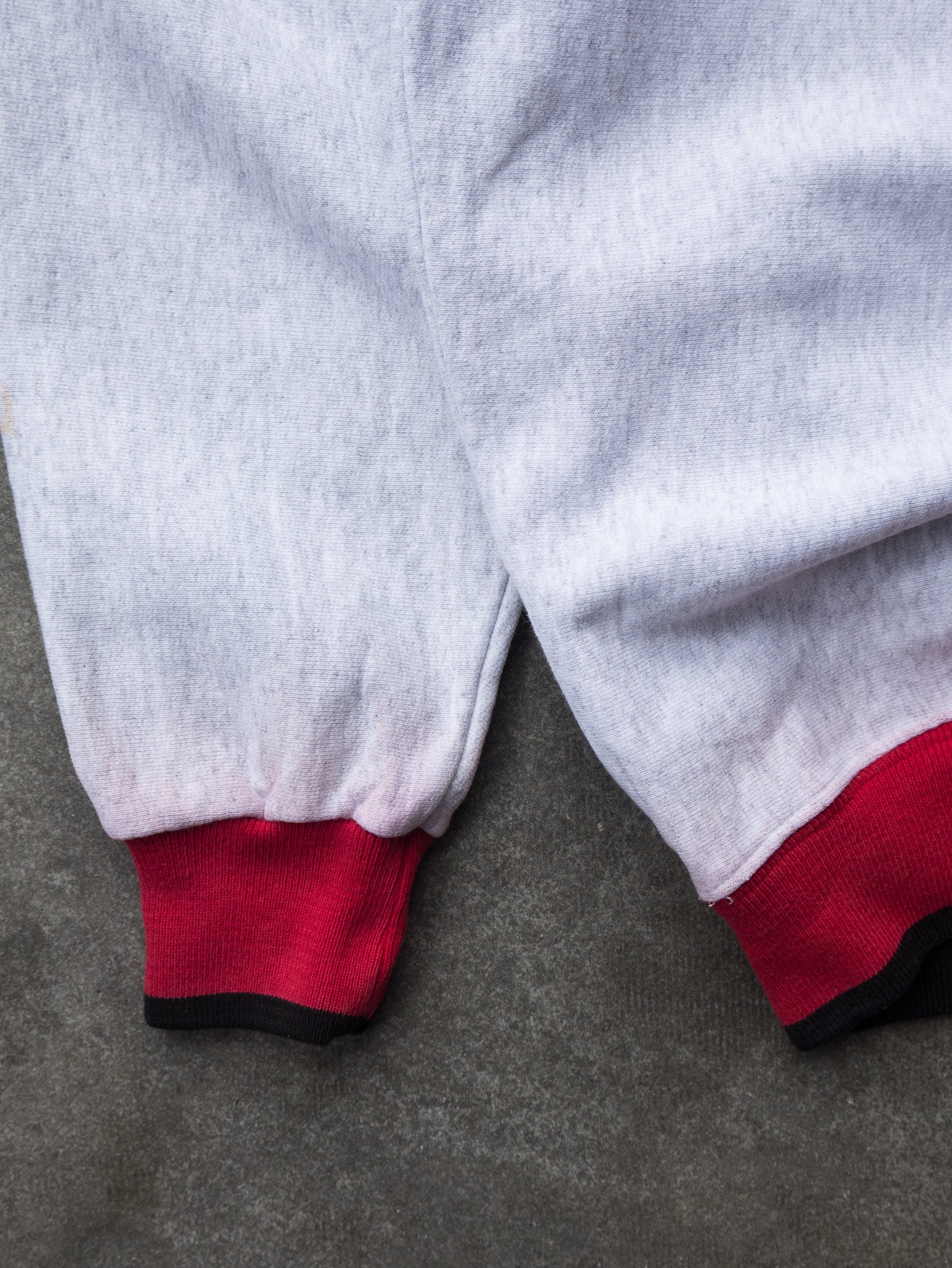 Vintage '90s Grey Bulldogs Embroidered Sweatshirt (M)