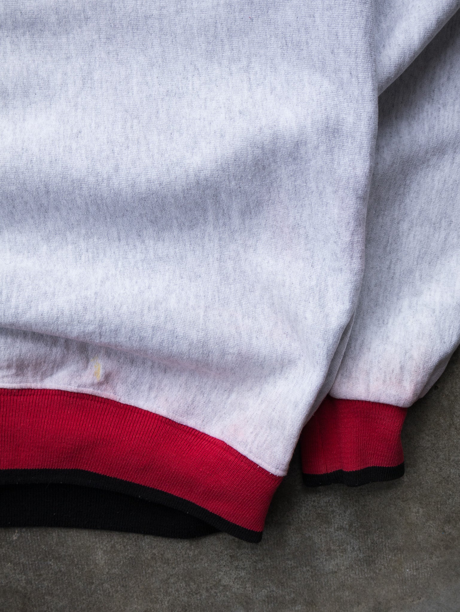 Vintage '90s Grey Bulldogs Embroidered Sweatshirt (M)