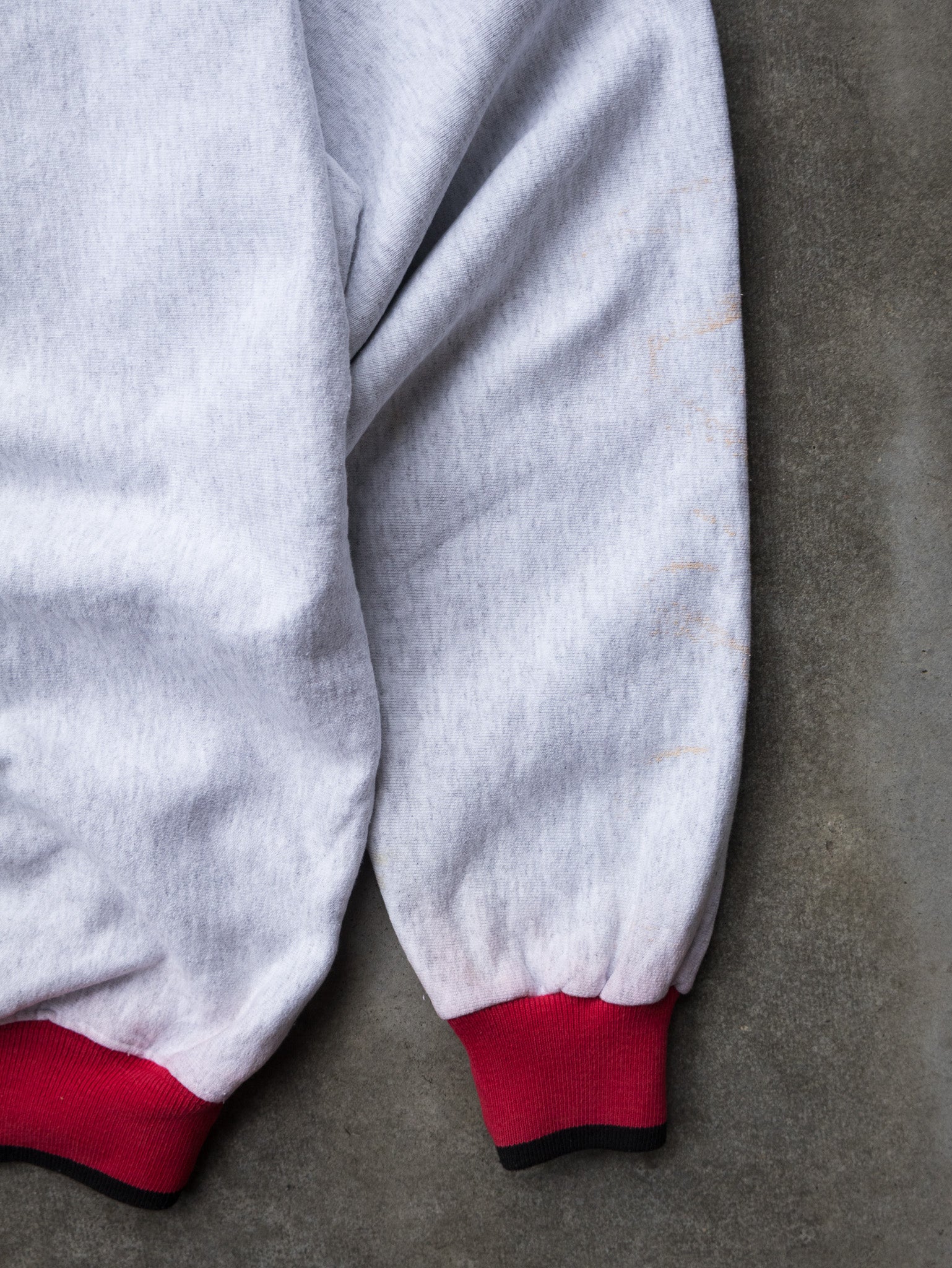 Vintage '90s Grey Bulldogs Embroidered Sweatshirt (M)