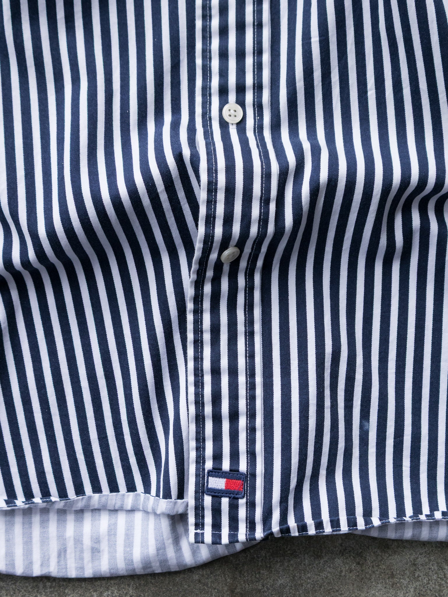 Vintage 90s Navy & White Tommy Hilfiger Striped Shirt (M)