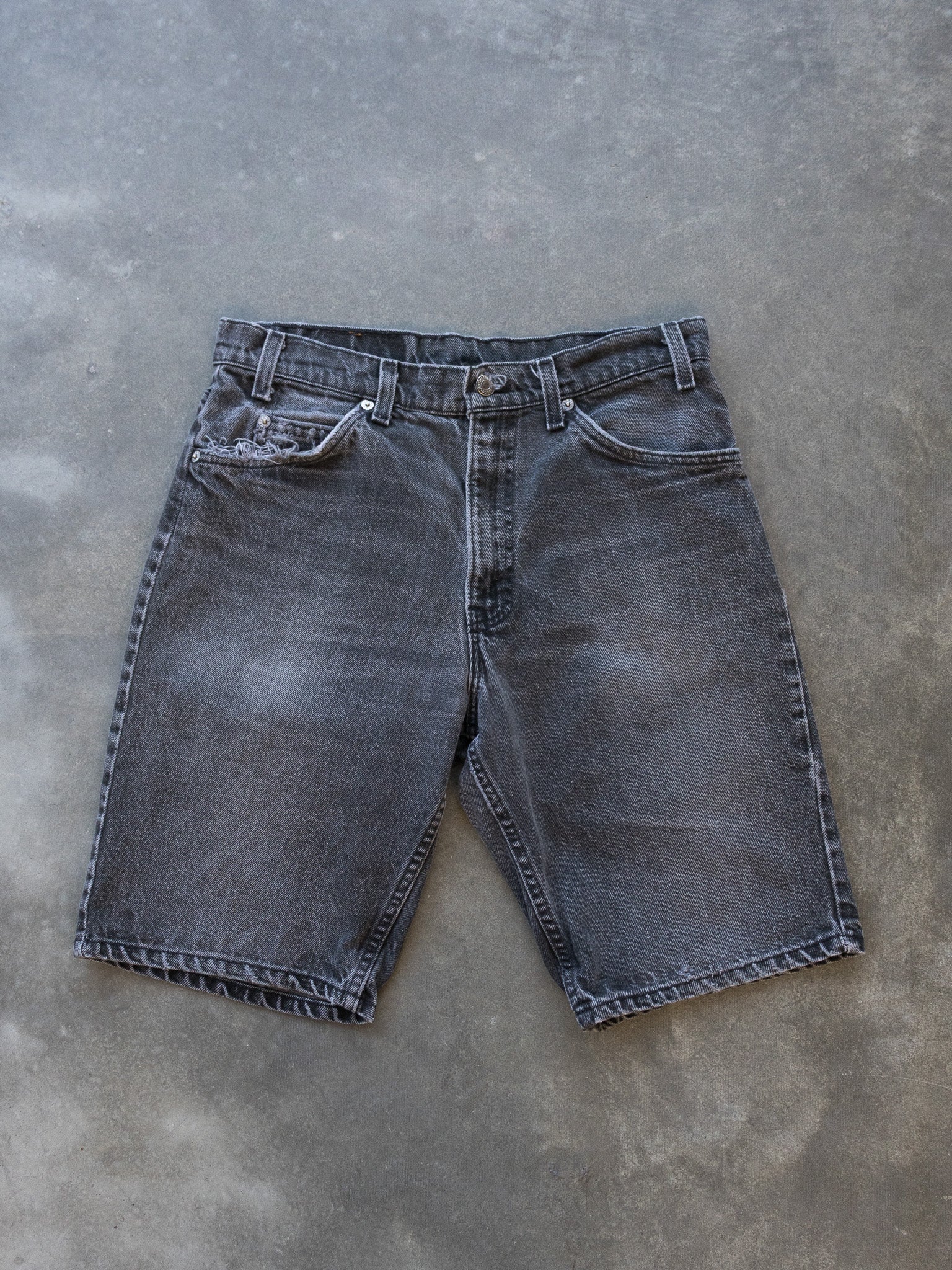 Vintage Black Levi’s 550 Denim Shorts (W32)