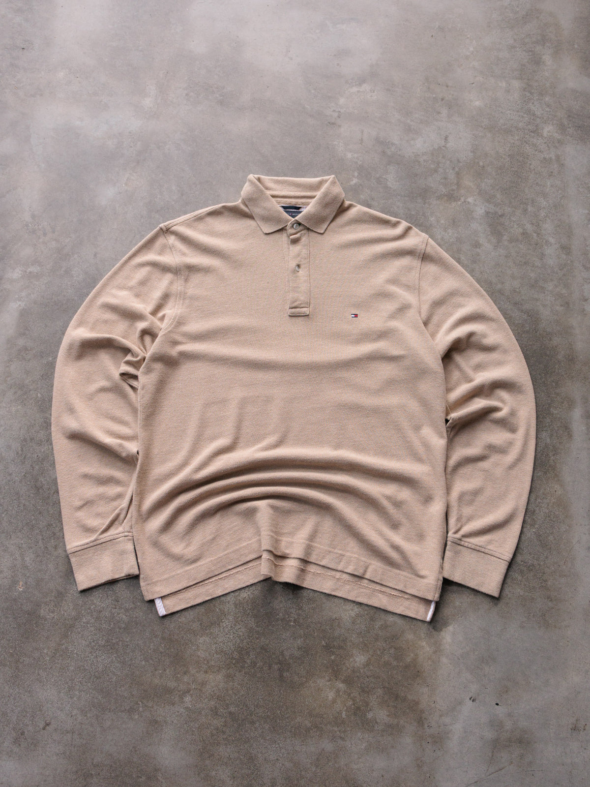 Vintage 00s Beige Tommy Hilfiger Long Sleeve Polo Shirt (M)