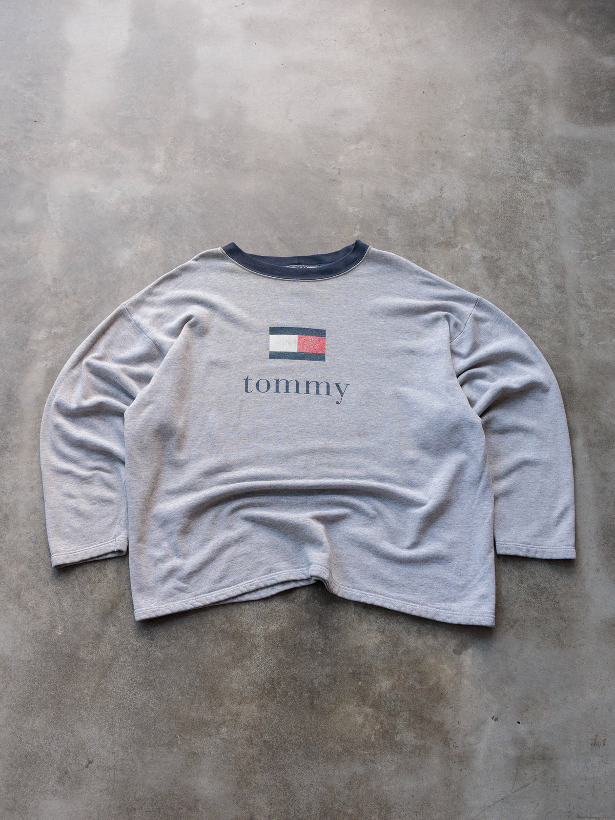 Vintage 90s Grey Tommy Hilfiger Sweatshirt (XL)