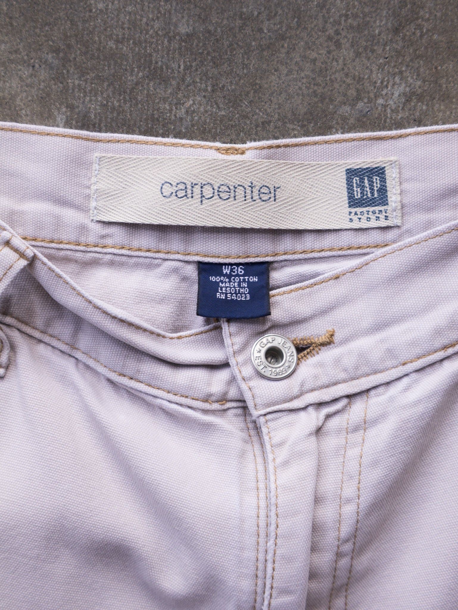 Vintage 00s Cream Gap Carpenter Shorts (W36)
