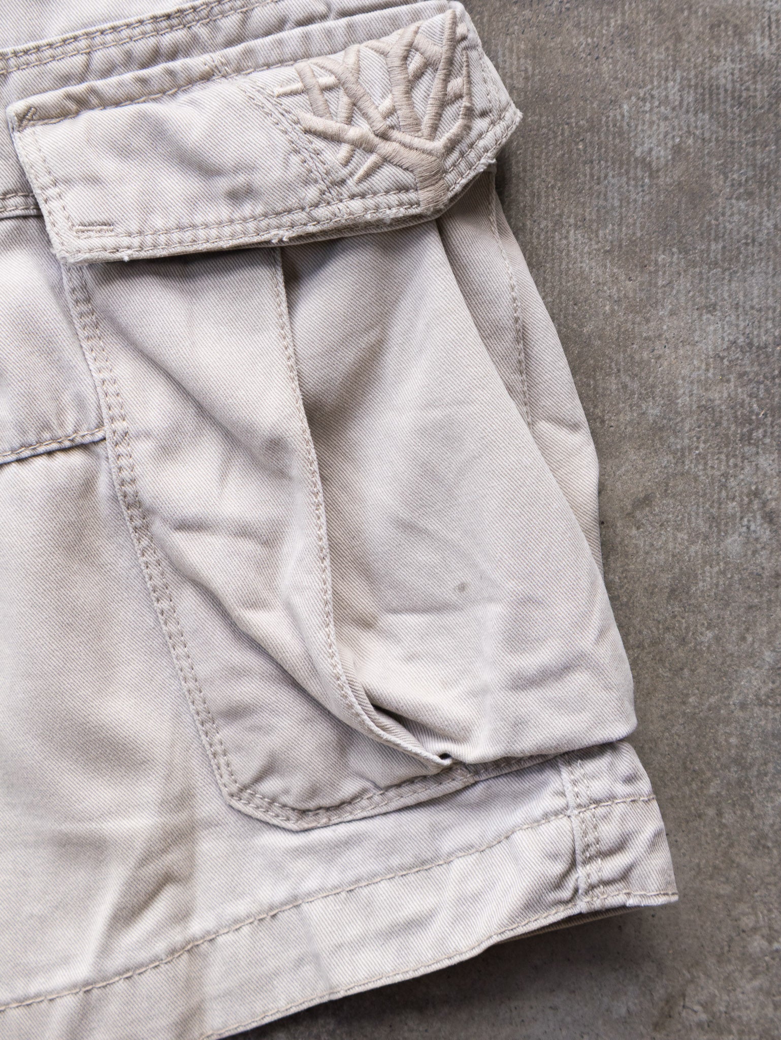 Vintage 00s Beige Timberland Cargo Shorts (W34)