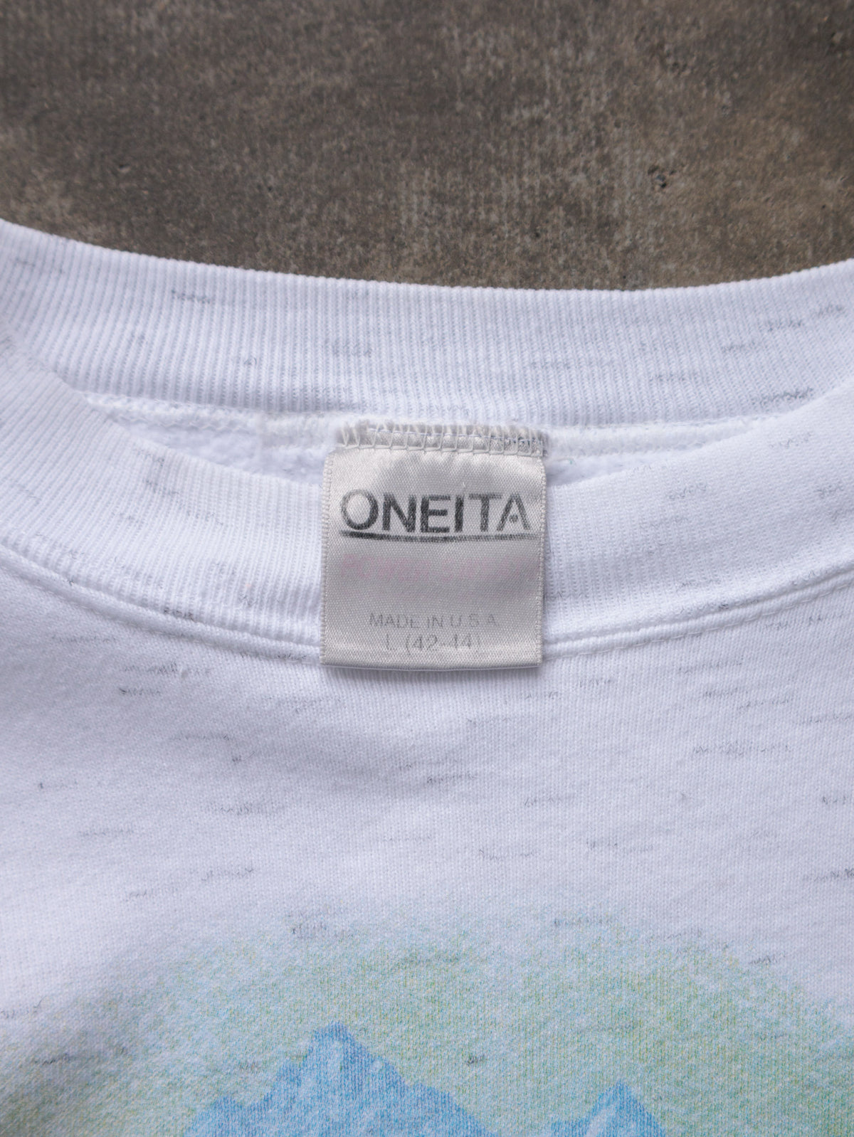 Vintage 90s White Montana Elk Sweatshirt (L)