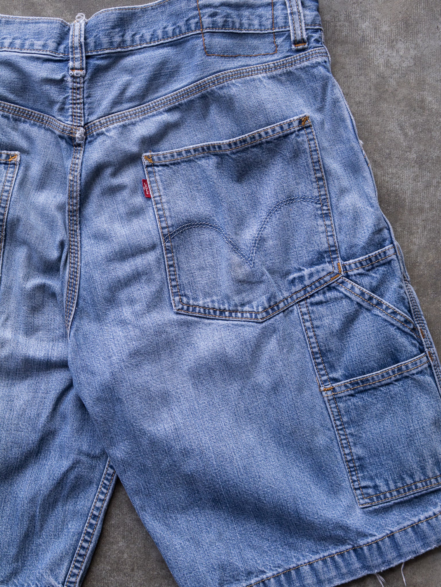 Vintage 00s Blue Levi's Carpenter Shorts (W34)