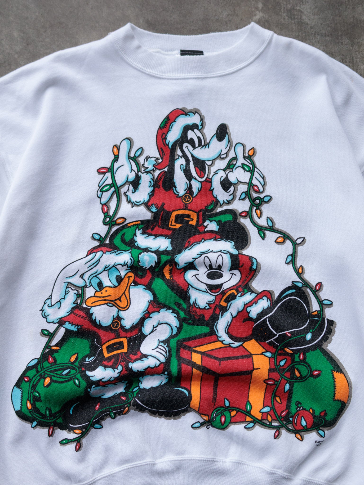 Vintage 90s White Disney Mickey Mouse Christmas Sweatshirt (-)