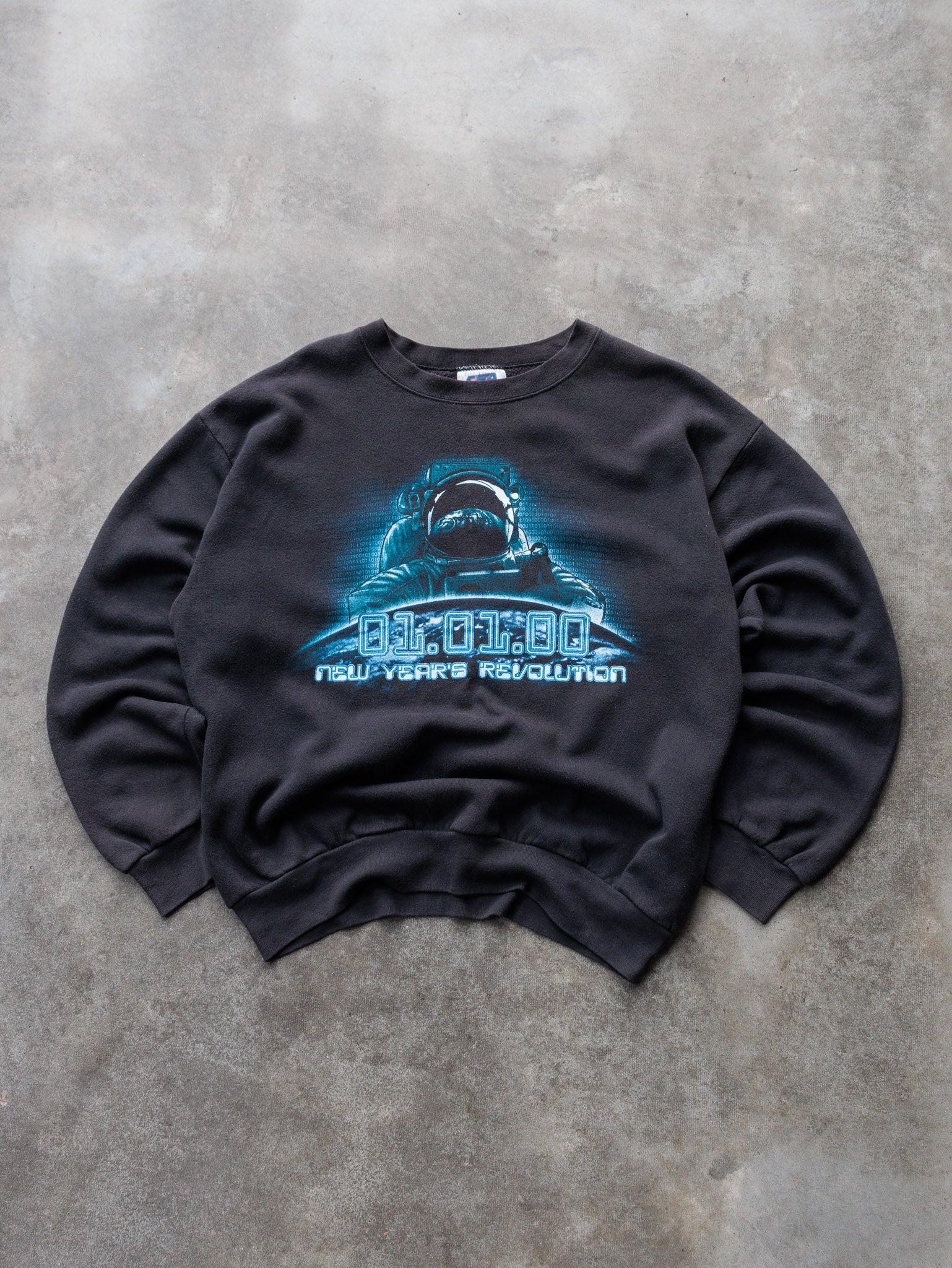 Vintage 2000 Black New Year's Revolution Astronaut Sweatshirt (L)