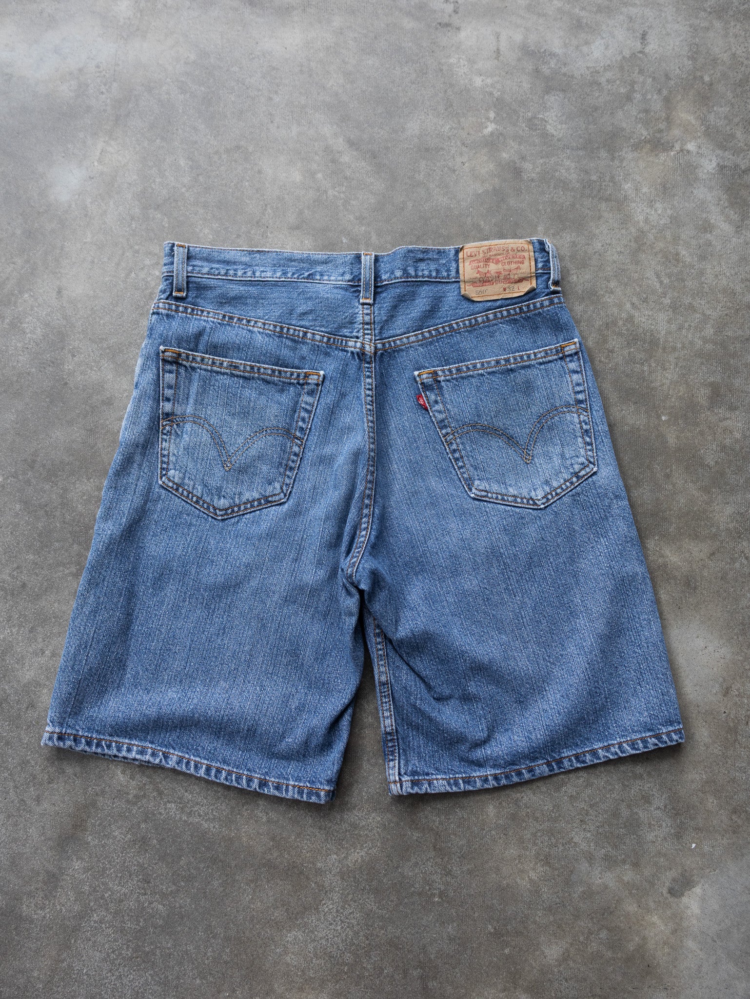 Vintage Levi’s 550 Denim Shorts (W32)