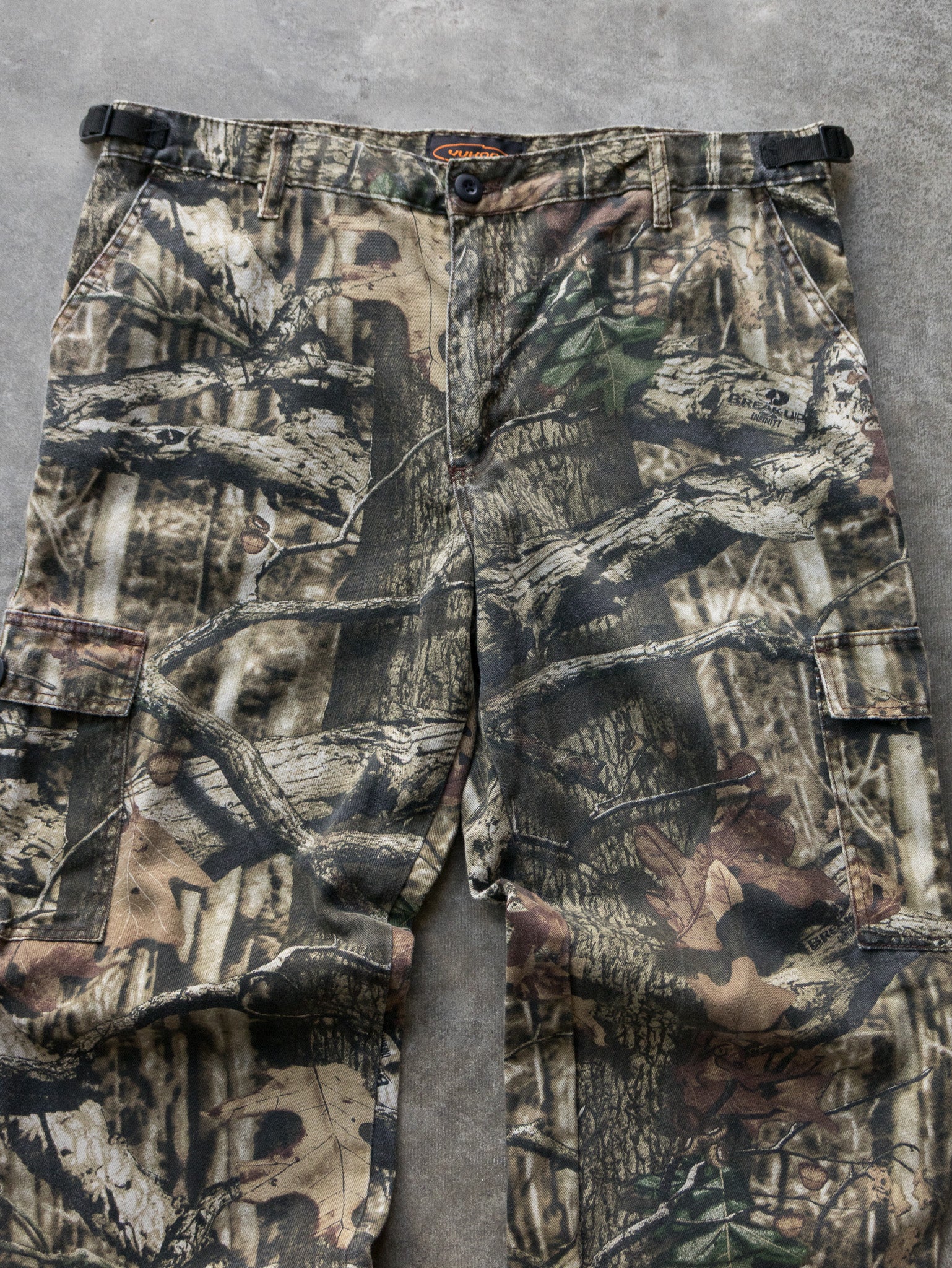 Vintage Yukon Gear Camo Cargo Pants (L)