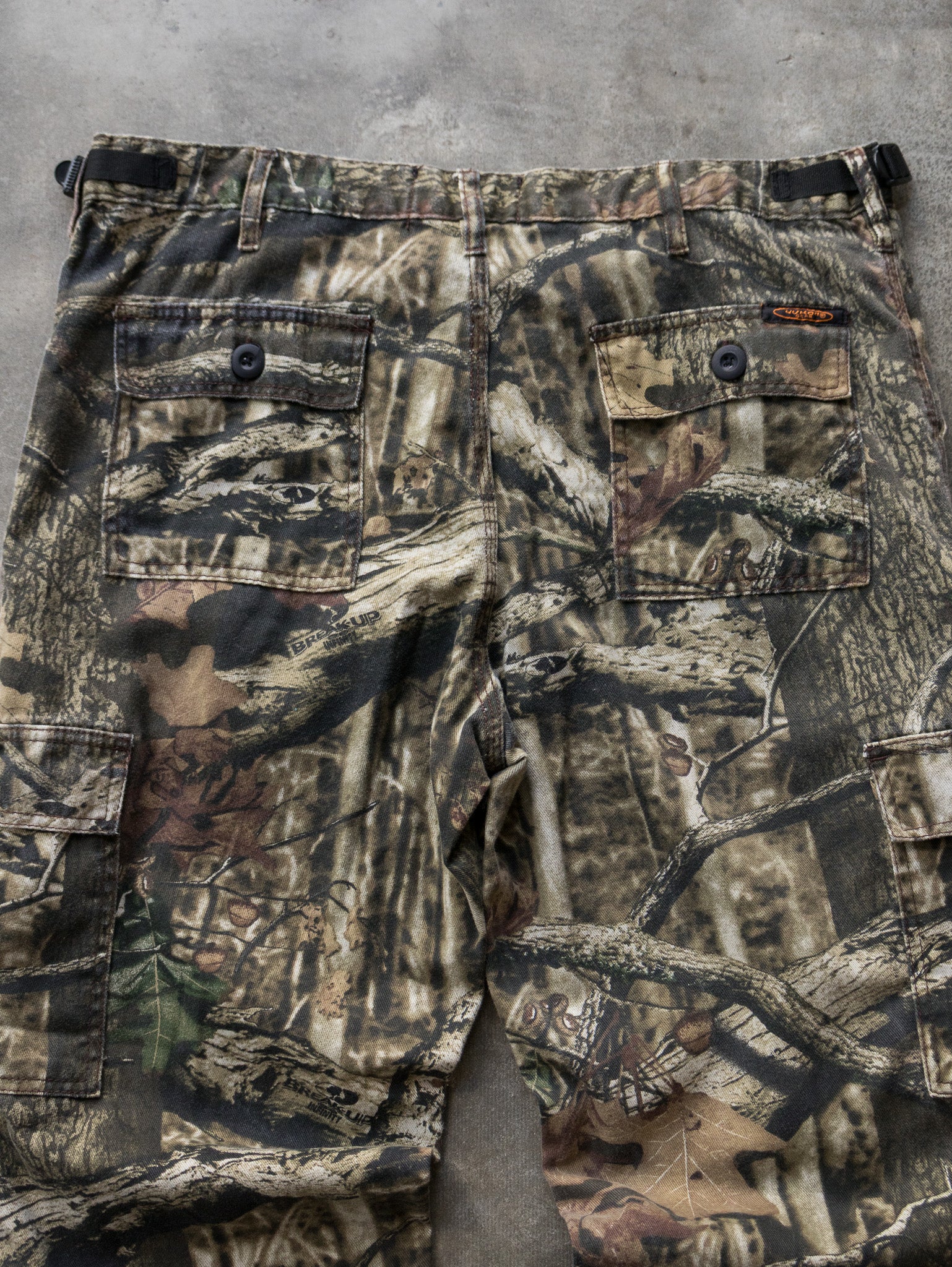 Vintage Yukon Gear Camo Cargo Pants (L)