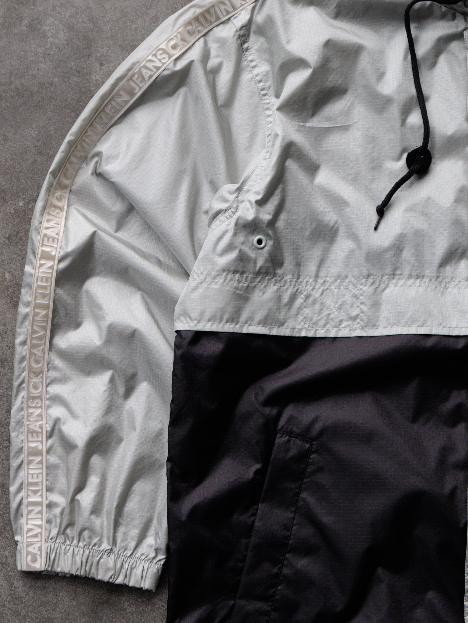 Vintage 90s Silver Calvin Klein Jeans Colourblock Windbreaker (L)